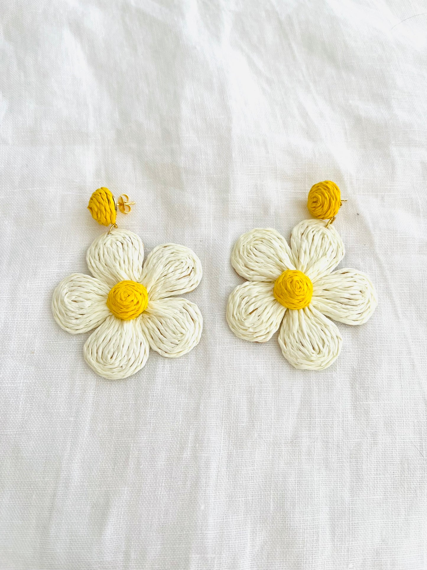 Boucles d'oreilles LISA - Marguerite en raphia
