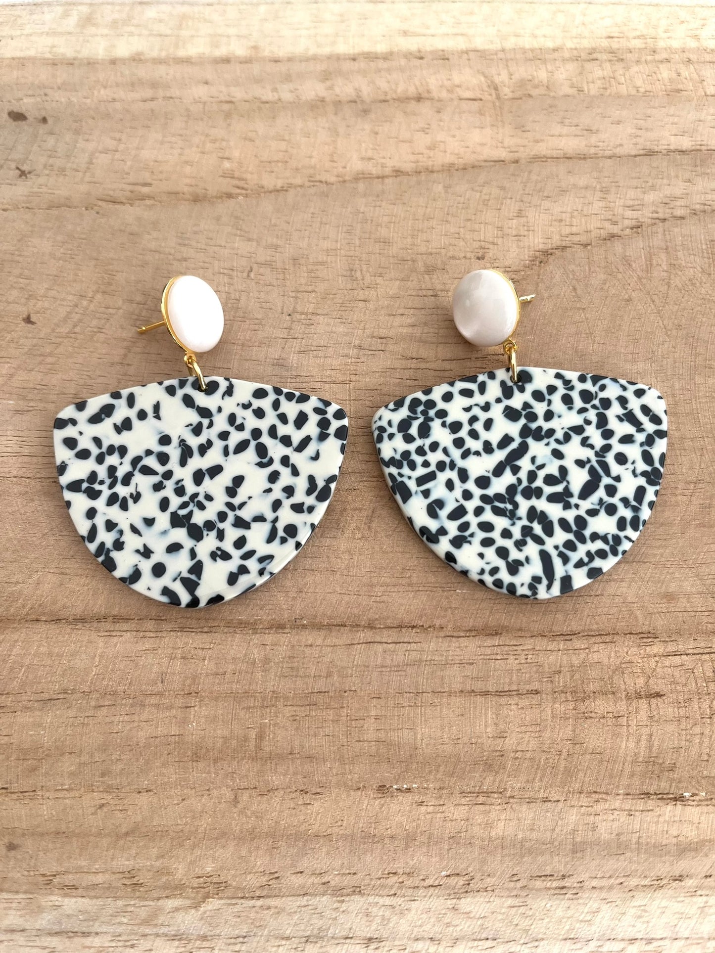 Boucles d'oreilles FANNY - tacheté beige et noir