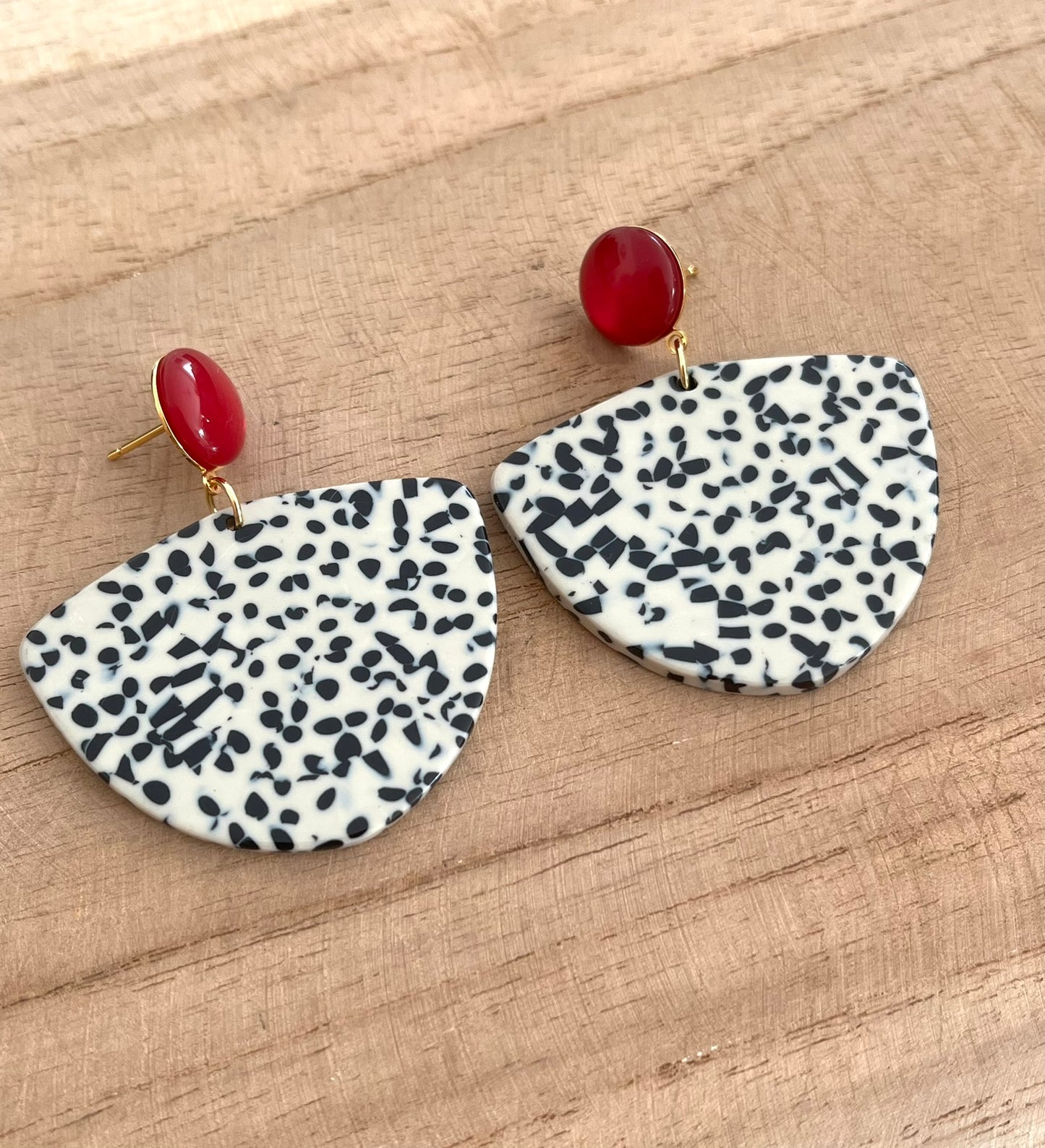 Boucles d'oreilles FANNY - tacheté beige et noir - Rose Gerbera