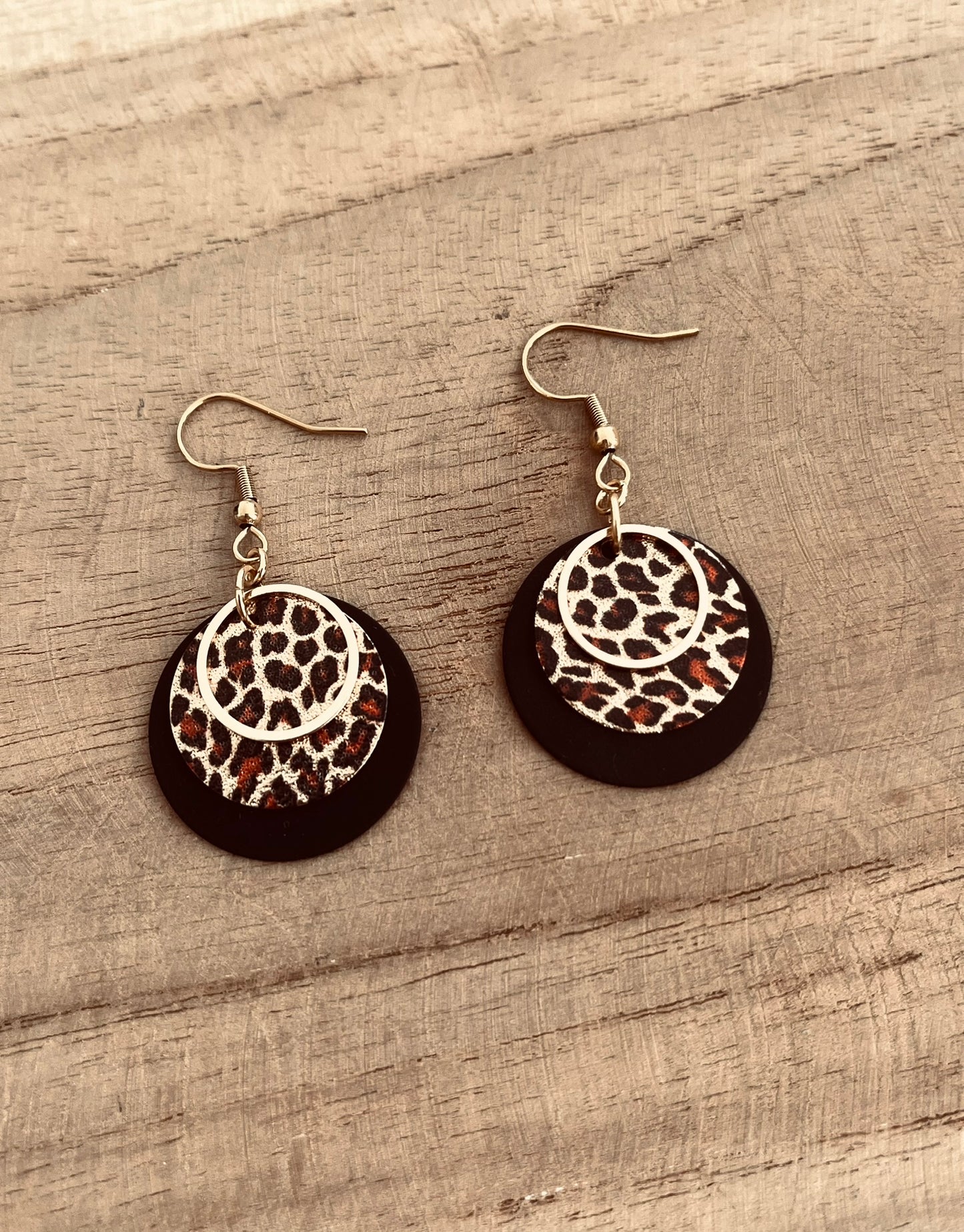 Boucles d'oreilles Léopard pailleté - doré et noir