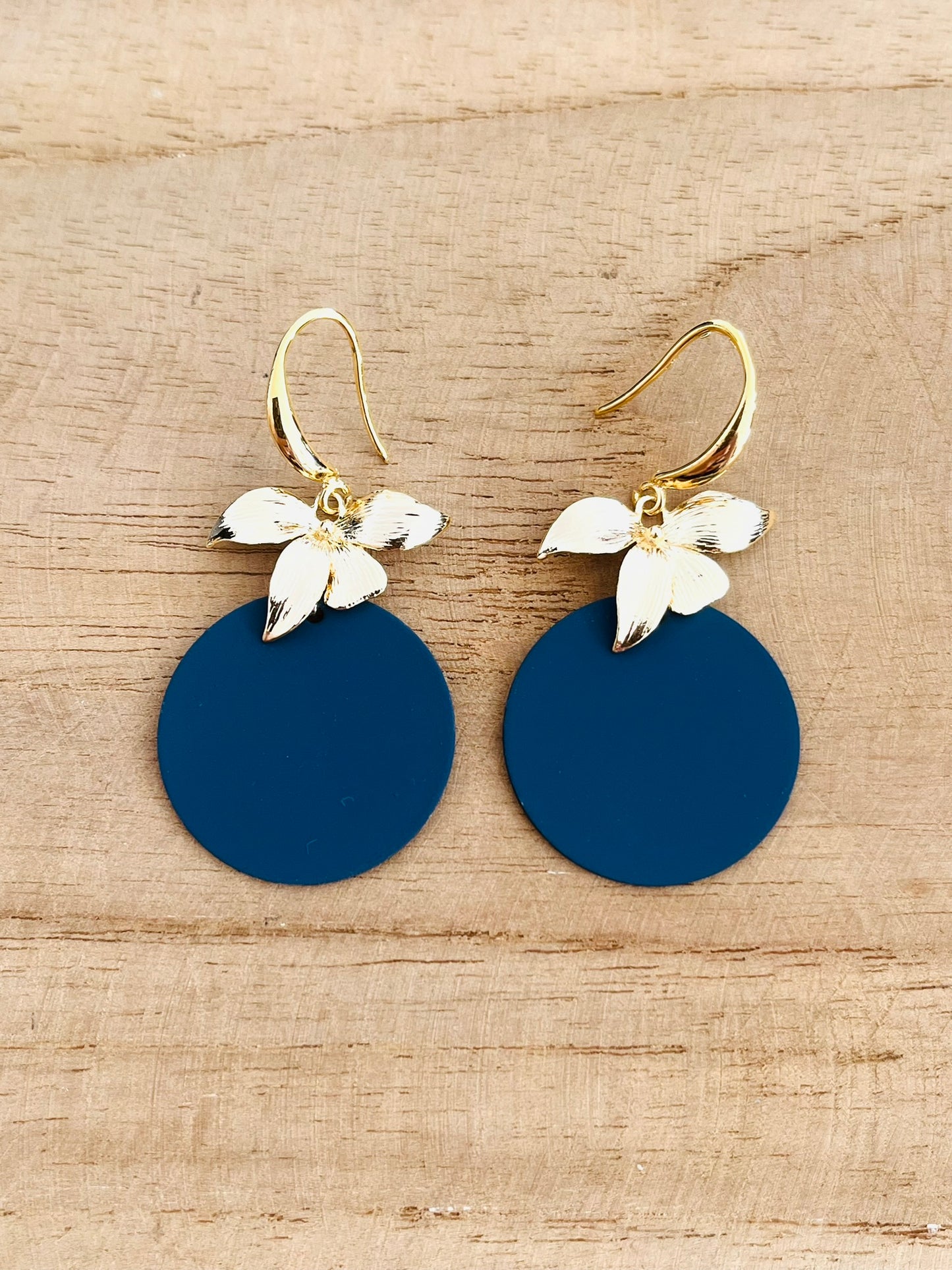 Boucles d'oreilles LORNA - Fleur d'orchidée Doré et bleu marine