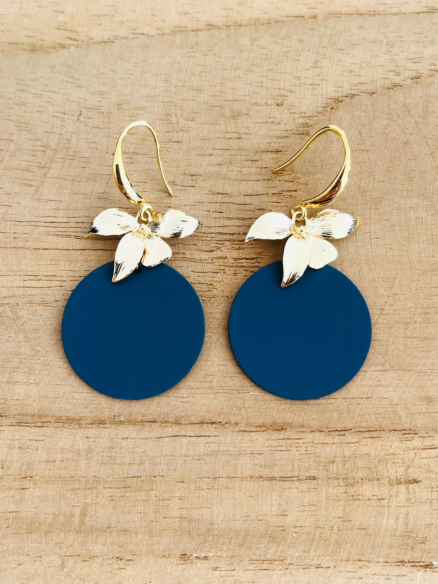 Boucles d'oreilles LORNA - Fleur d'orchidée Doré et bleu marine