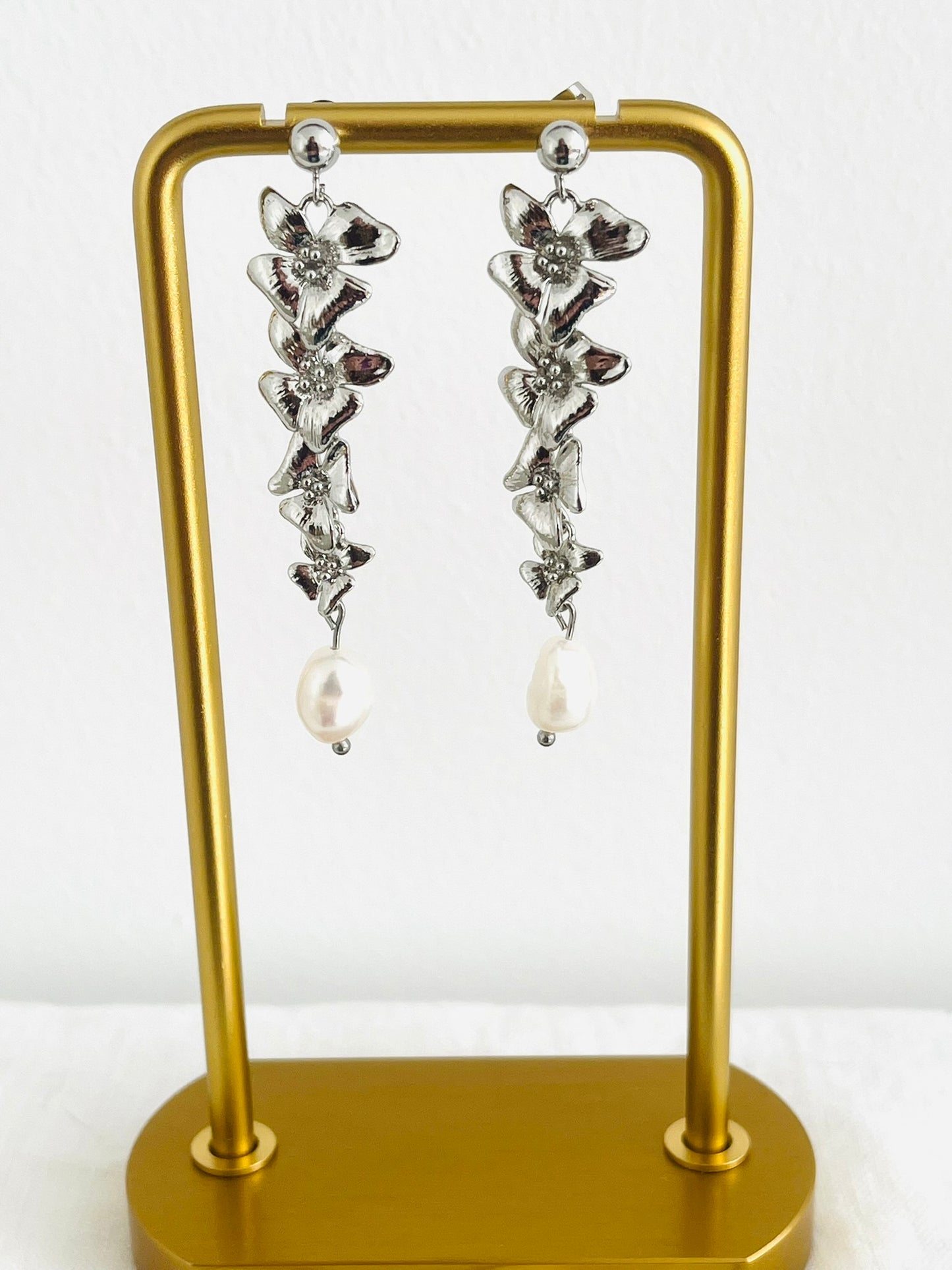 Boucles d'oreilles HERMIONE - 4 fleurs - argent rhodié et perles d'eau douce