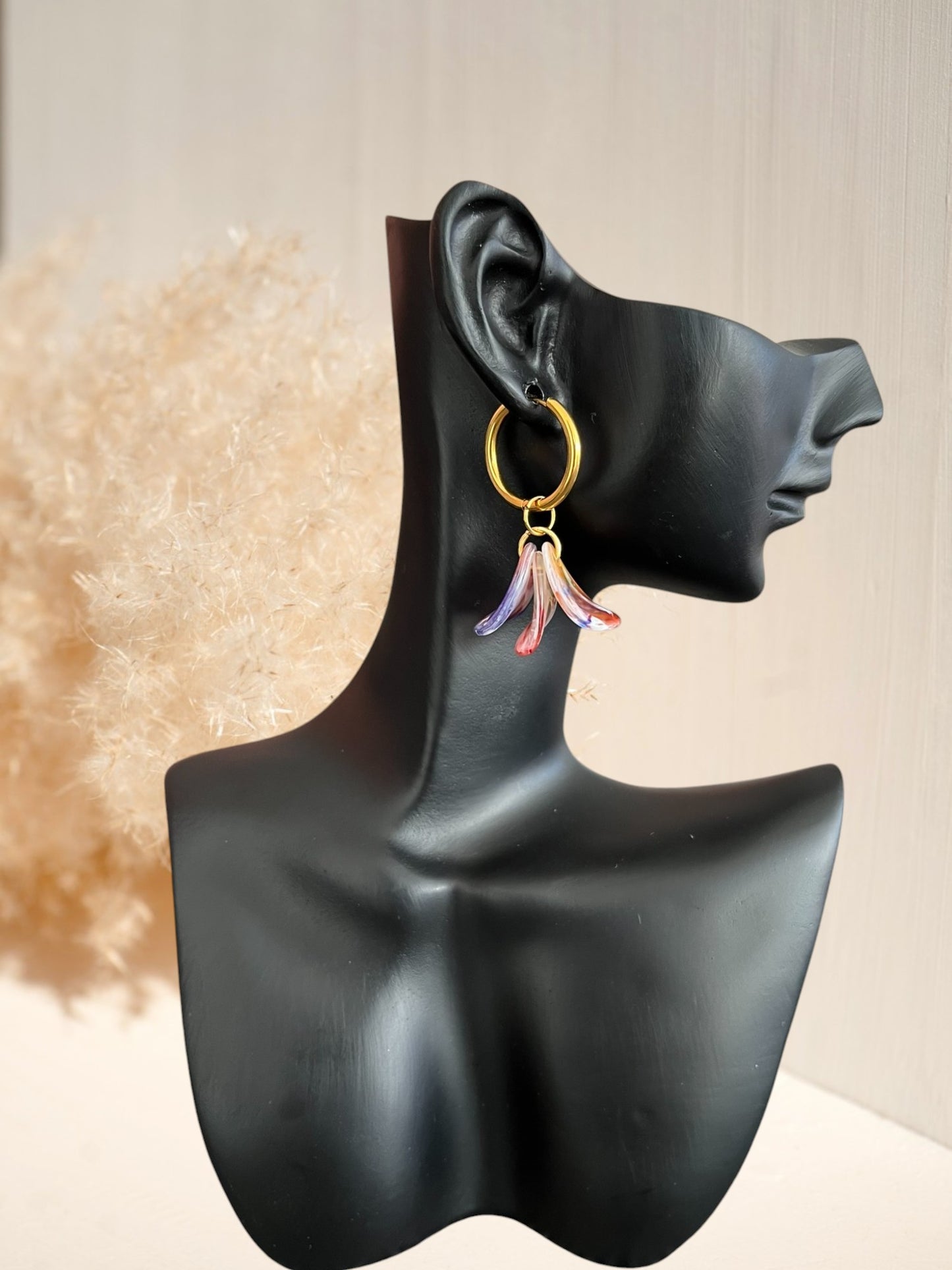 Boucles d'oreilles créoles PETRA - acier inoxydable et pétales acrylique