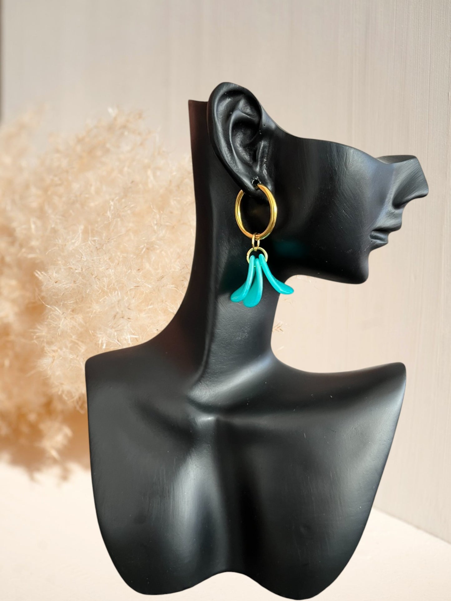 Boucles d'oreilles créoles PETRA - acier inoxydable et pétales acrylique
