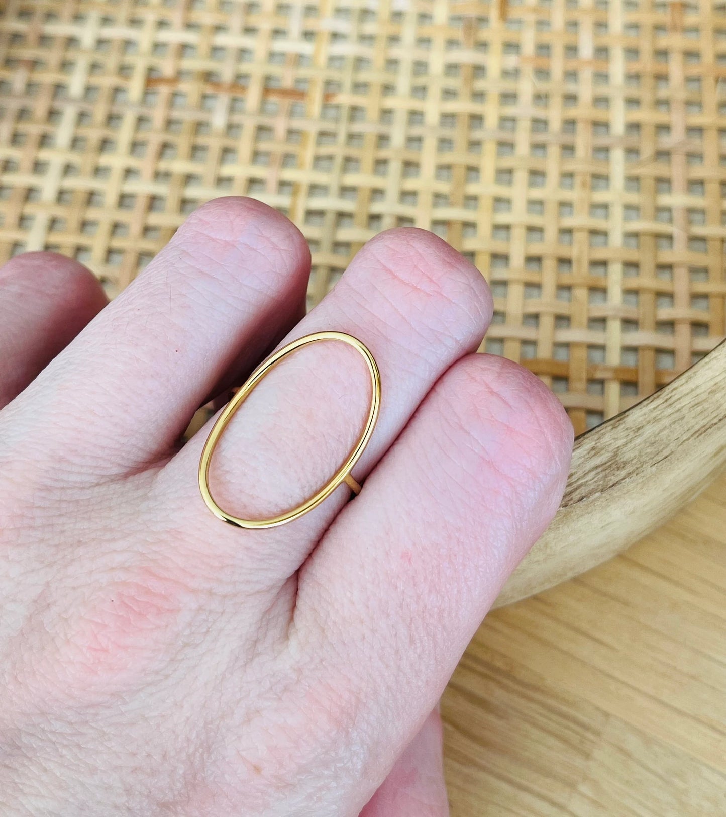 Bague fine femme réglable ovale en acier inox doré