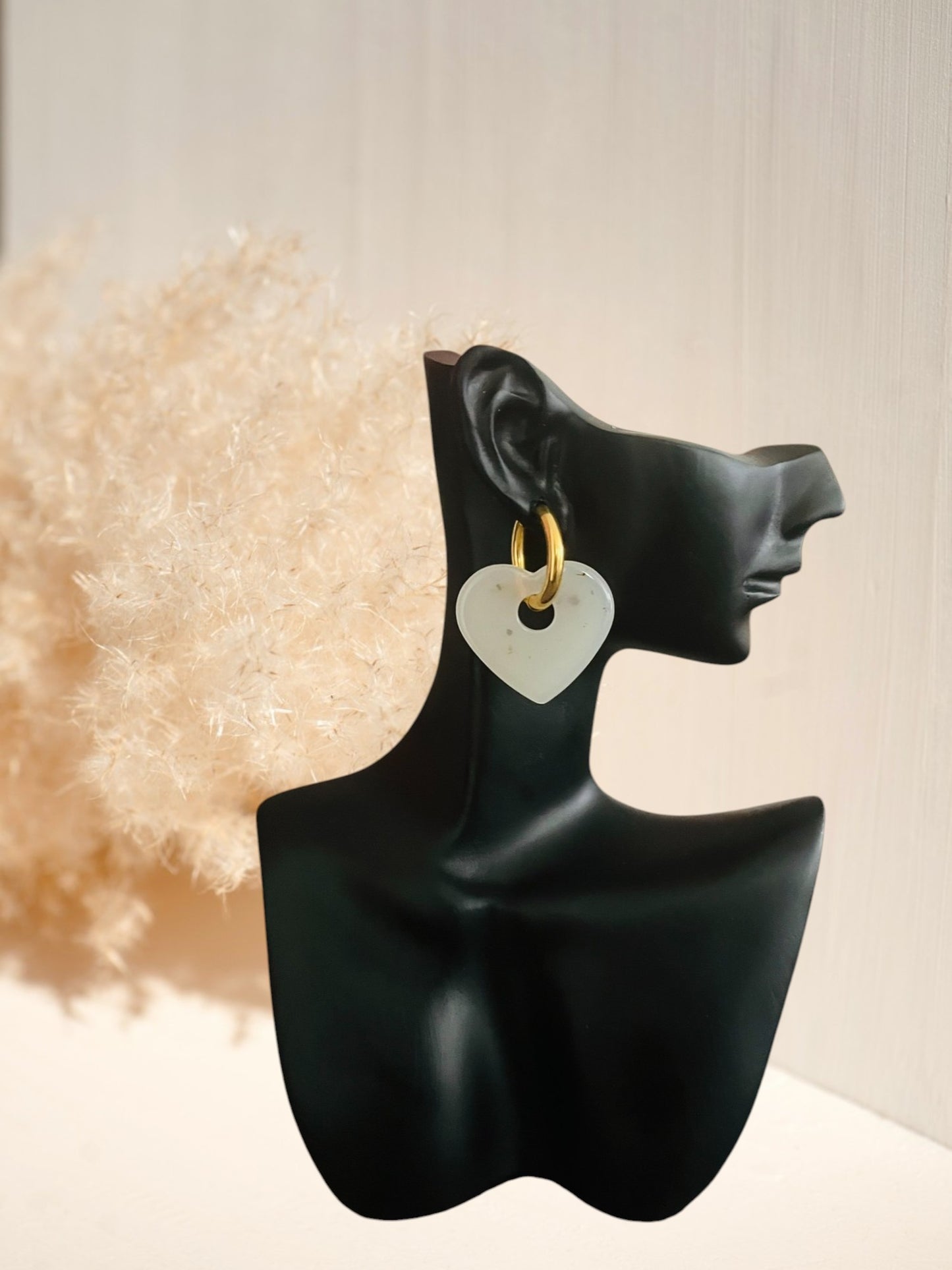 Boucles d'oreilles Créoles AMOR - acier inoxydable et coeur acrylique