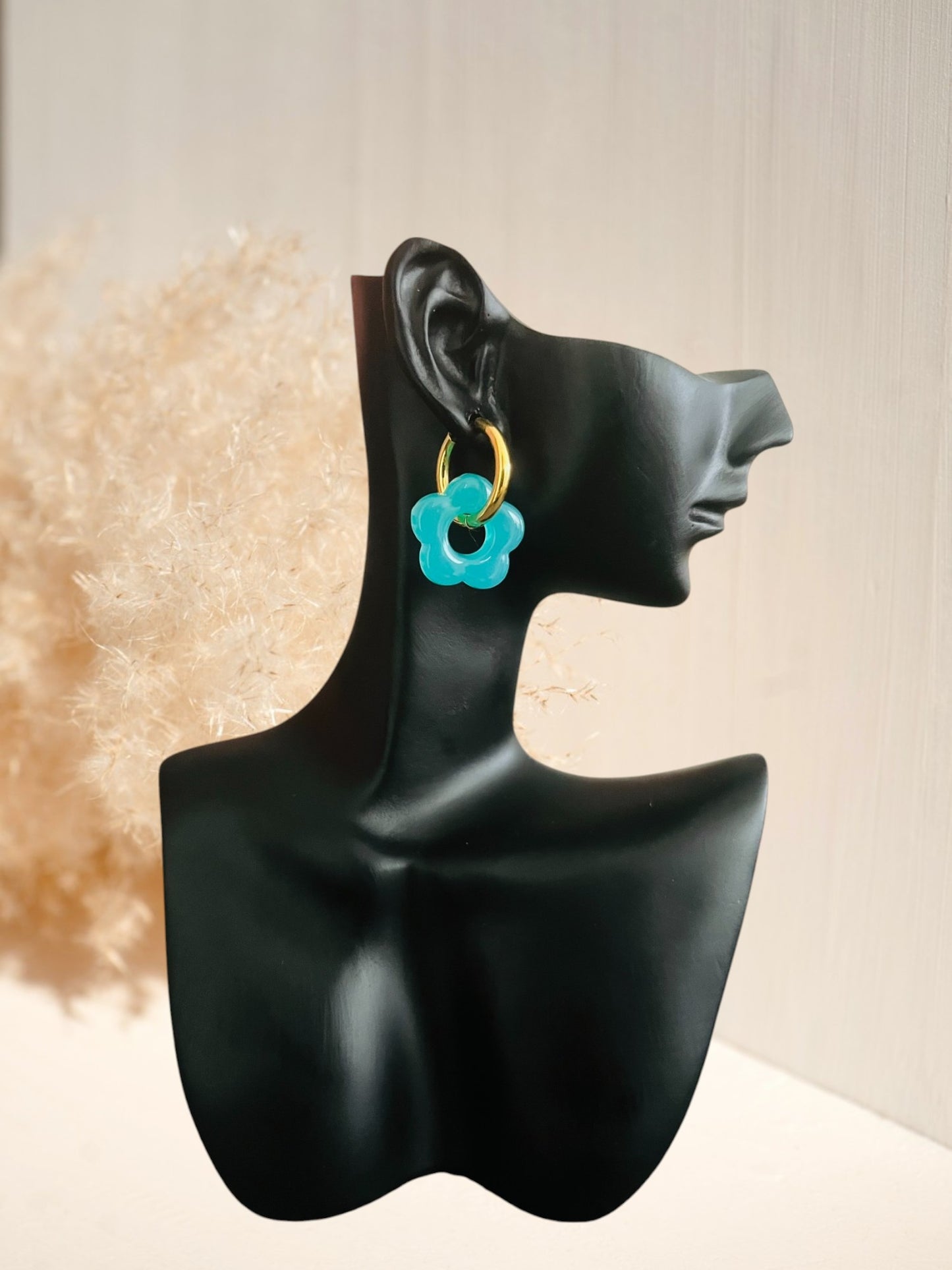 boucles d'oreilles créoles en acier inoxydable et fleur en acrylique vert
