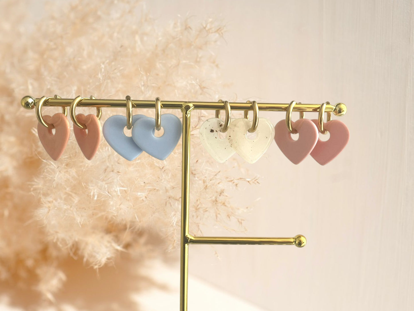 boucles d'oreilles créoles en acier inoxydable doré et coeur en acrylique