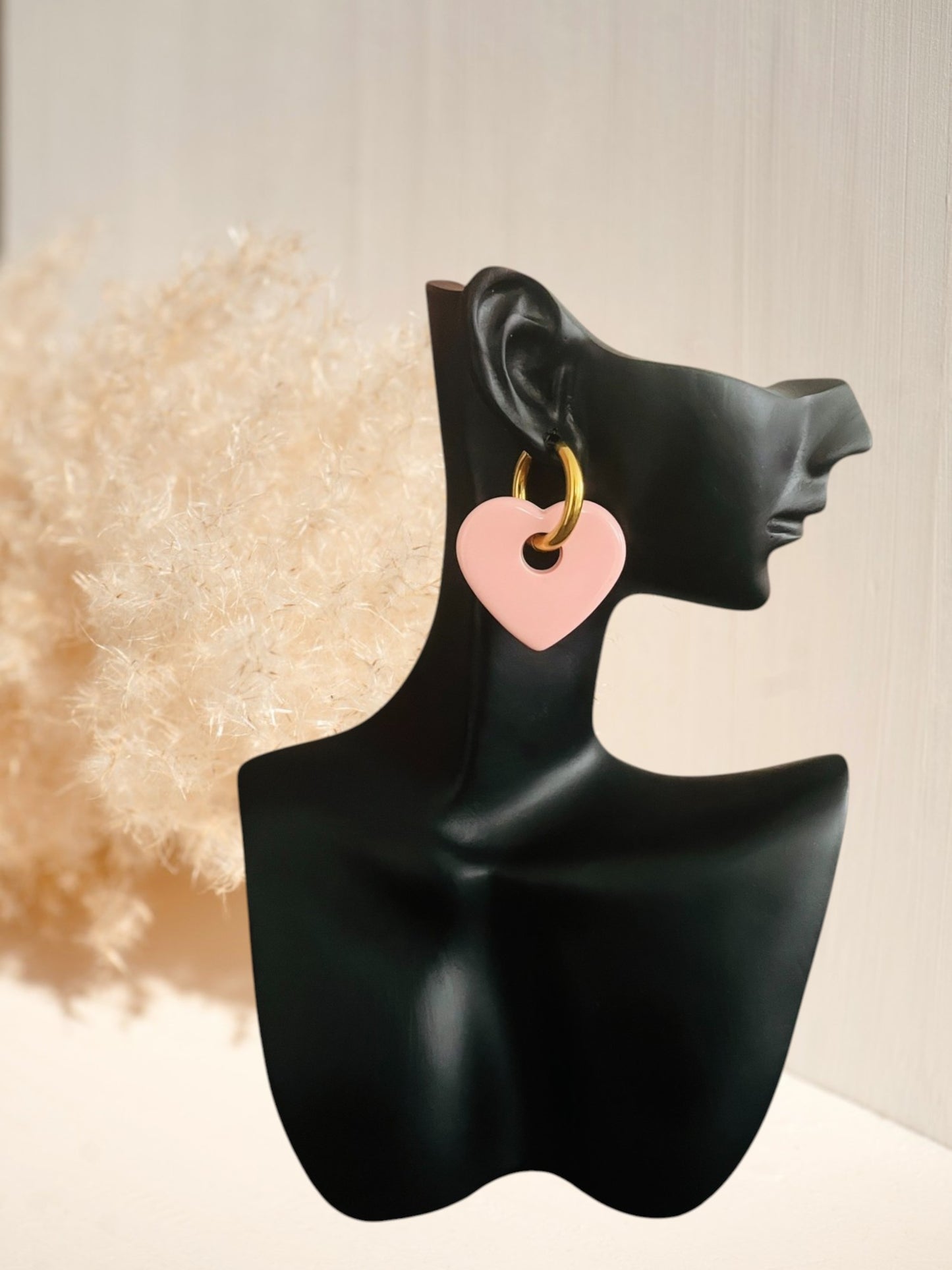 Boucles d'oreilles Créoles AMOR - acier inoxydable et coeur acrylique