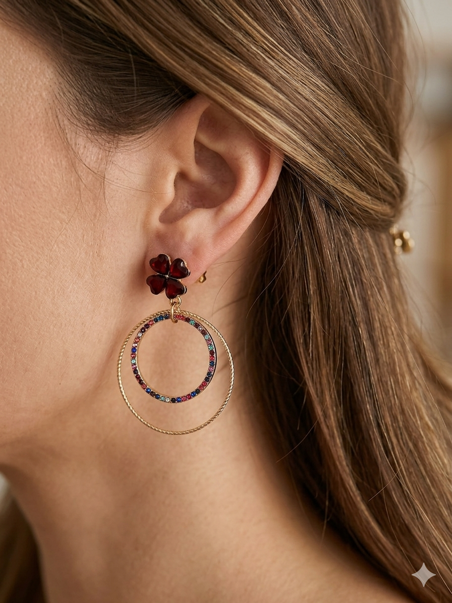 Boucles d'oreilles en laiton plaqué or 18k.
Clous d'oreilles trèfle en verre bordeaux.
Cercles en strass multicolores.
Bijou fantaisie fait main
