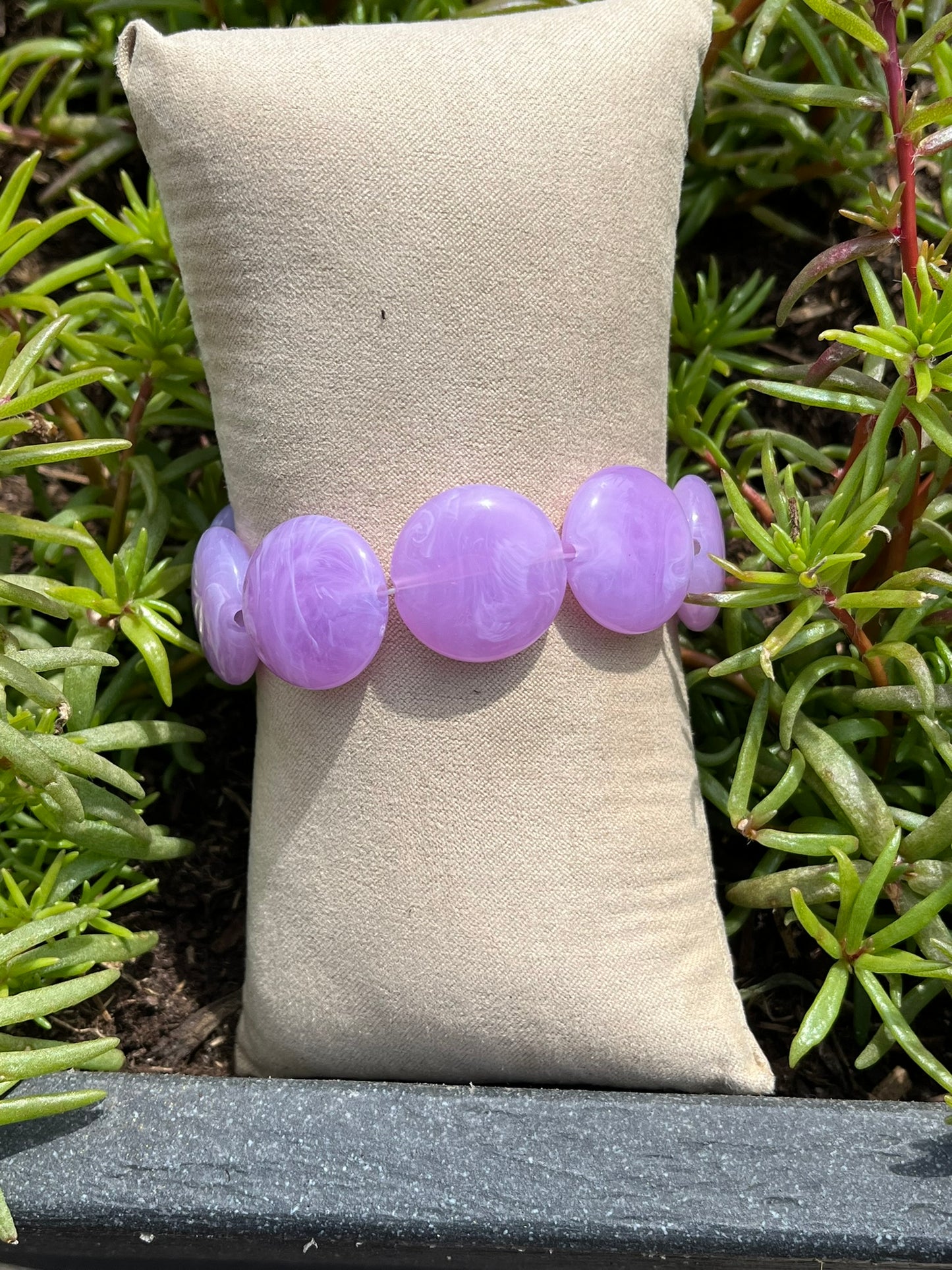 Bracelet fantaisie fait main.
Bracelet en perles palets acrylique monté sur élastique.
Bijou fantaisie fait main