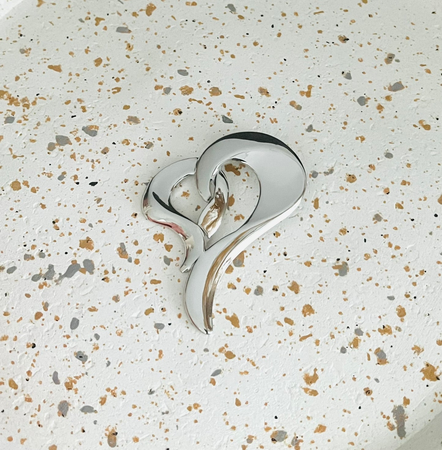 Broche Grand Coeur asymétrique en acier inoxydable