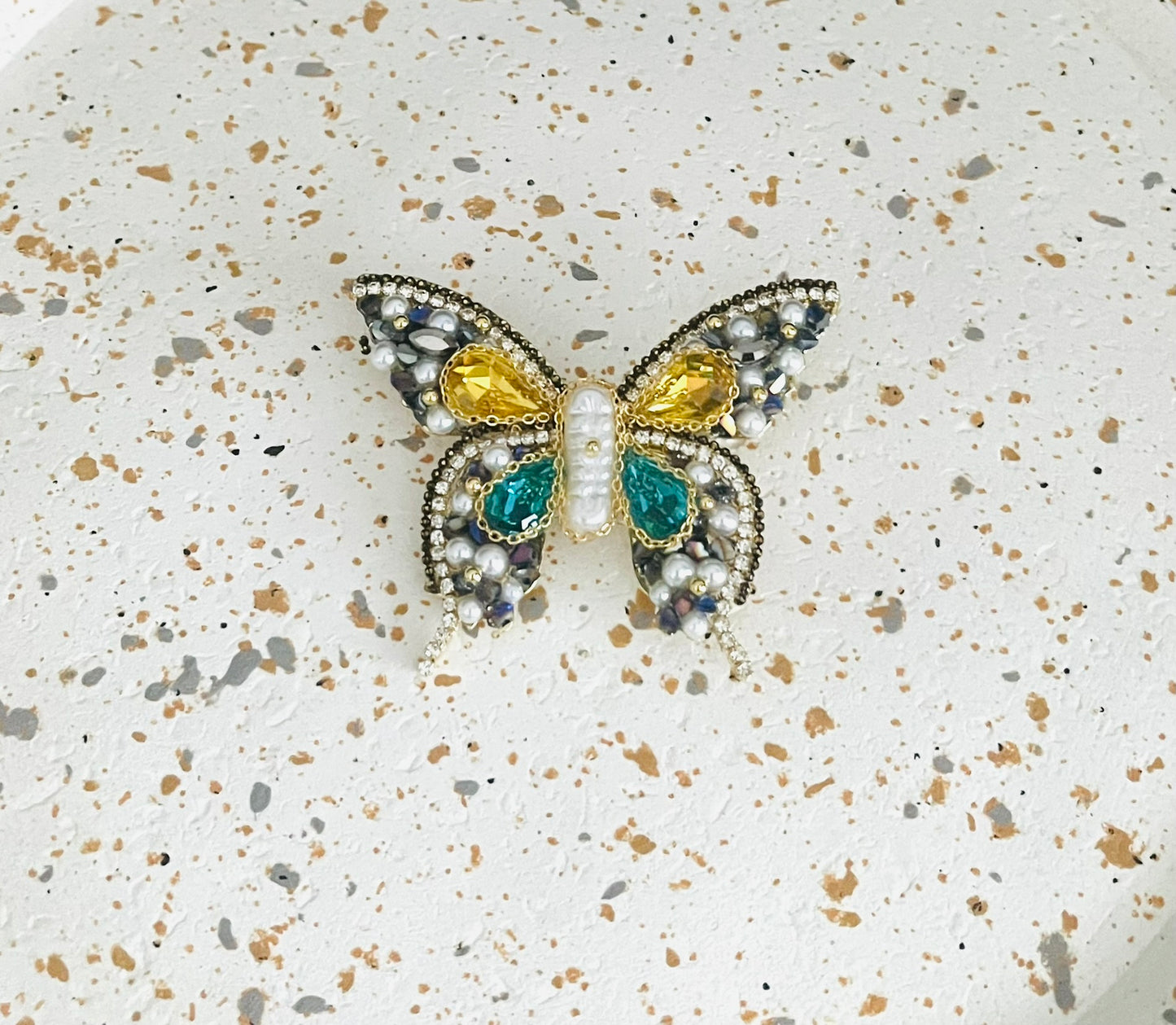 Broche fantaisie Papillon - blanc, jaune, turquoise