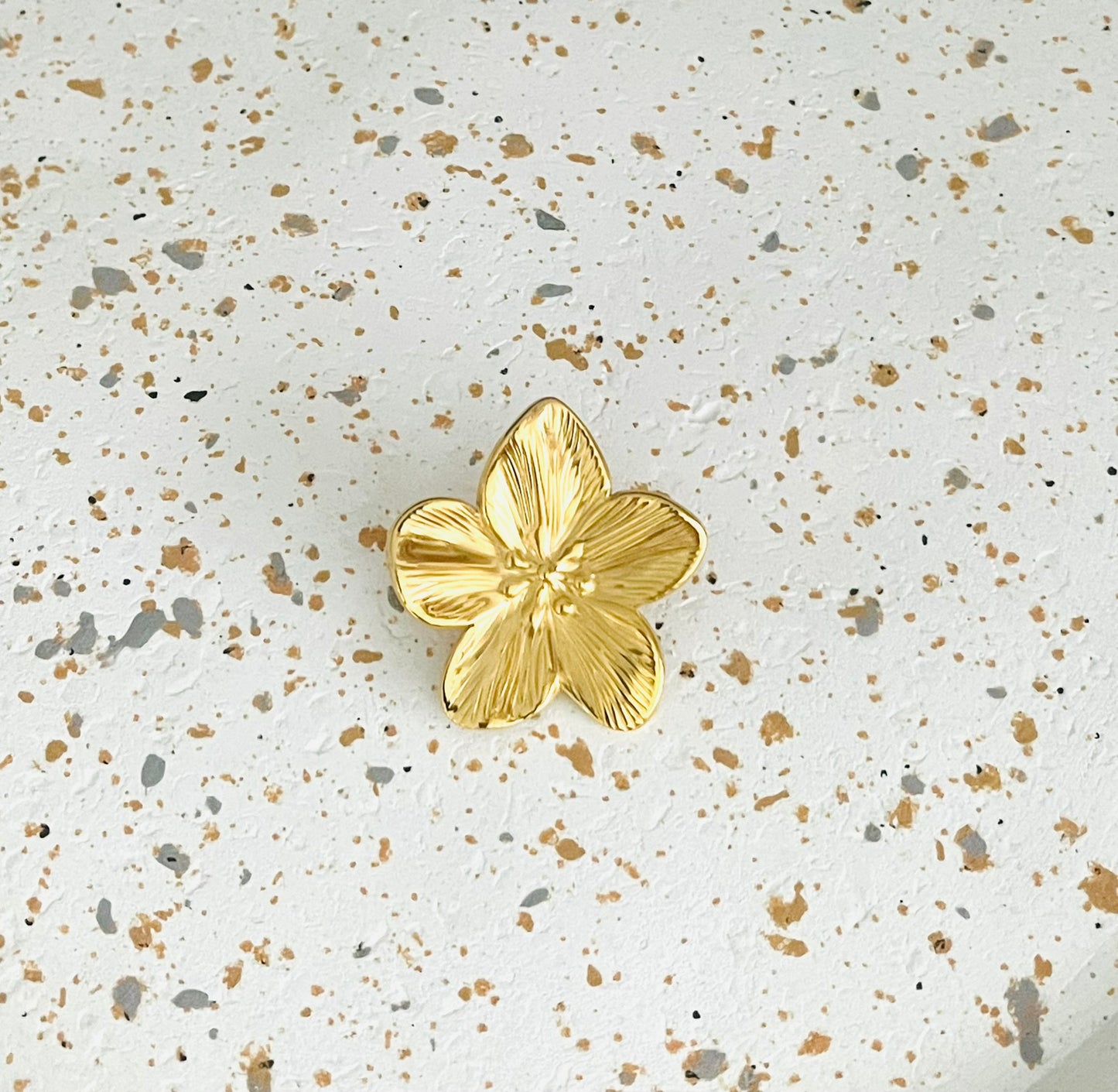 Broche Fleur en acier inoxydable doré