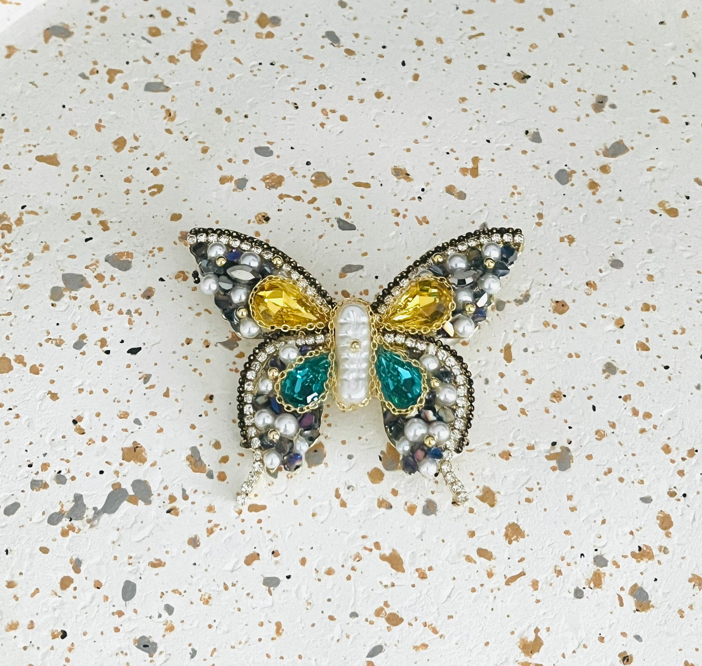 Broche fantaisie Papillon - blanc, jaune, turquoise