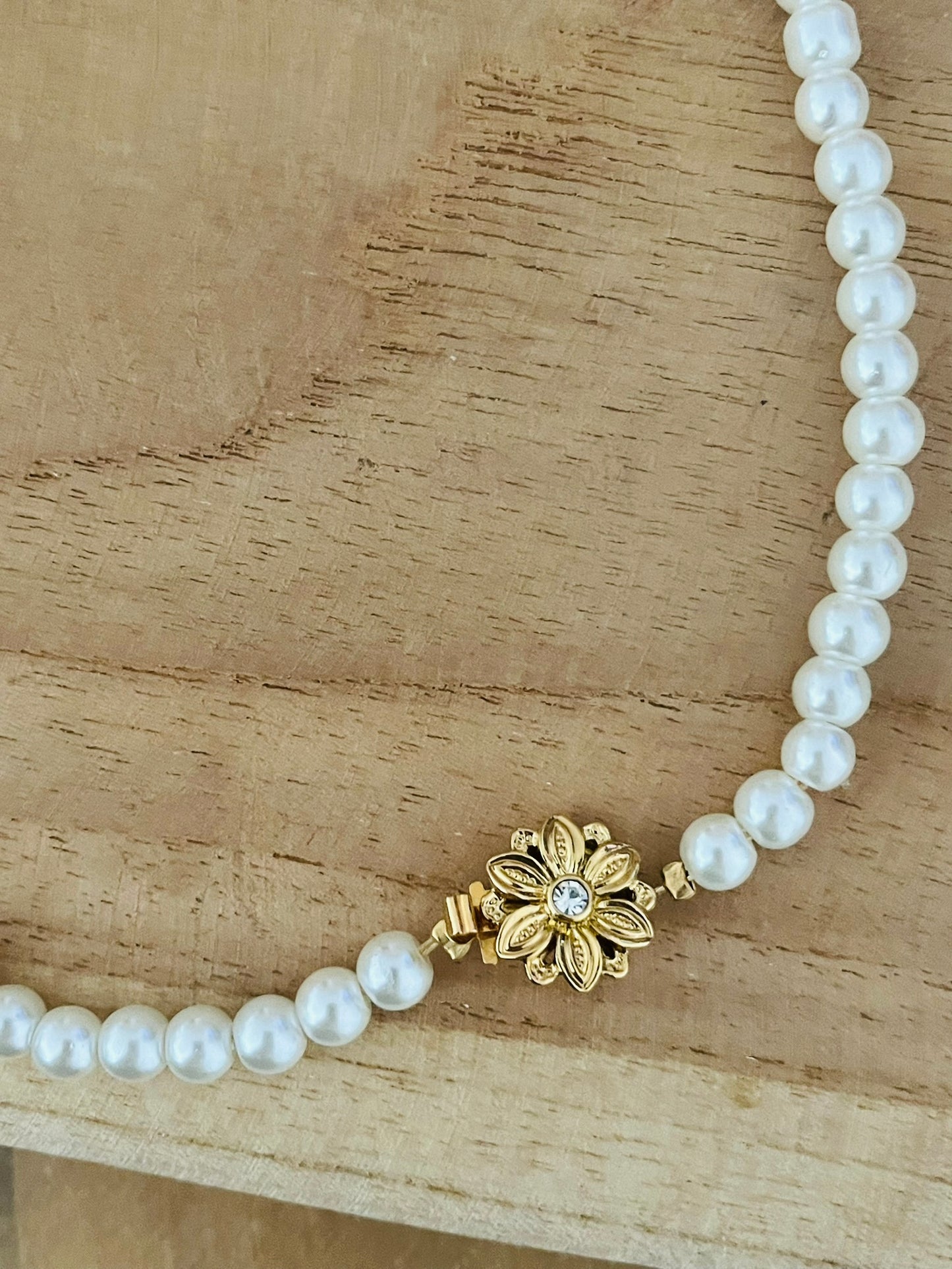 Collier VICTOR - perles blanches nacrées