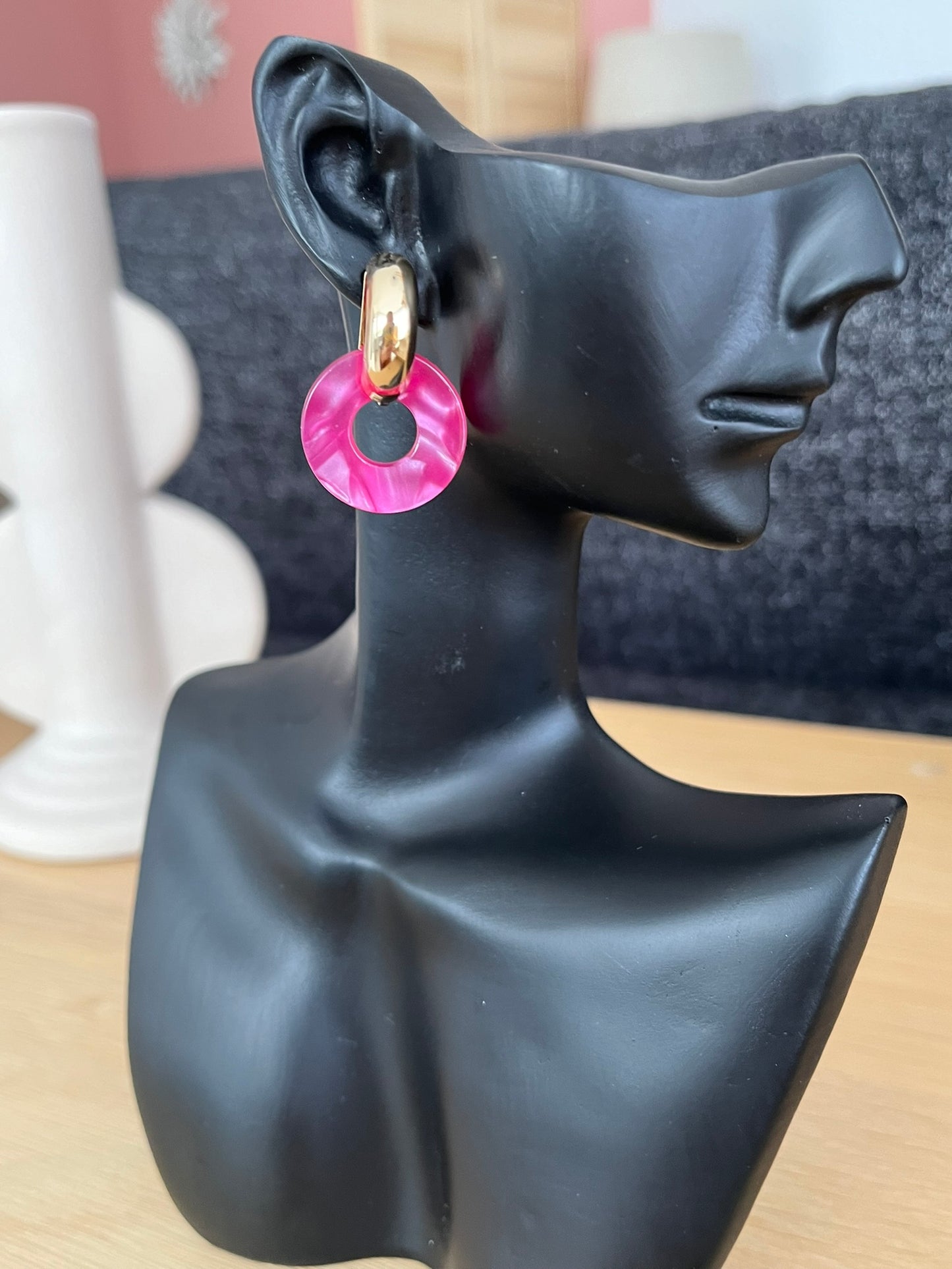 Boucles d'oreilles créoles GISELE - doré et donut acrylique