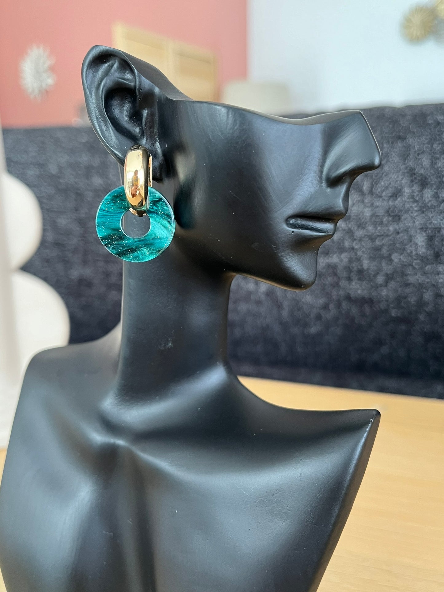 Boucles d'oreilles créoles GISELE - doré et donut acrylique