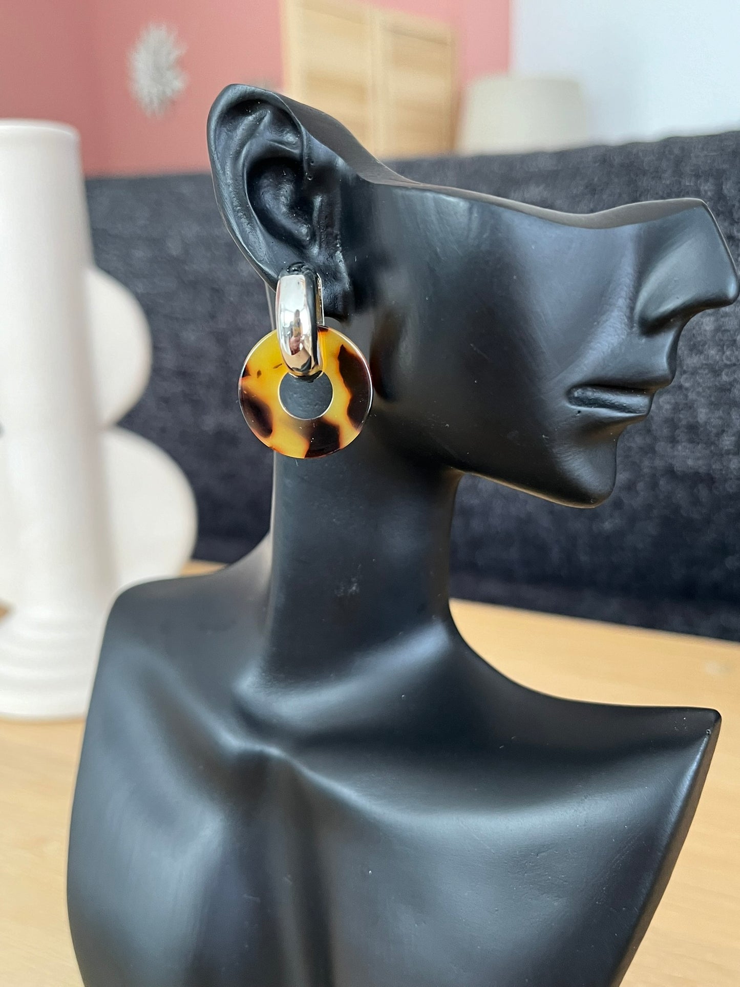 Boucles d'oreilles créoles GISELE - argenté et donut acrylique