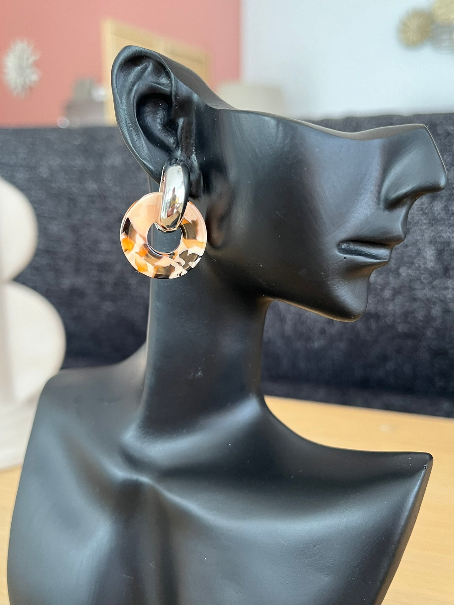 Boucles d'oreilles créoles GISELE - argenté et donut acrylique