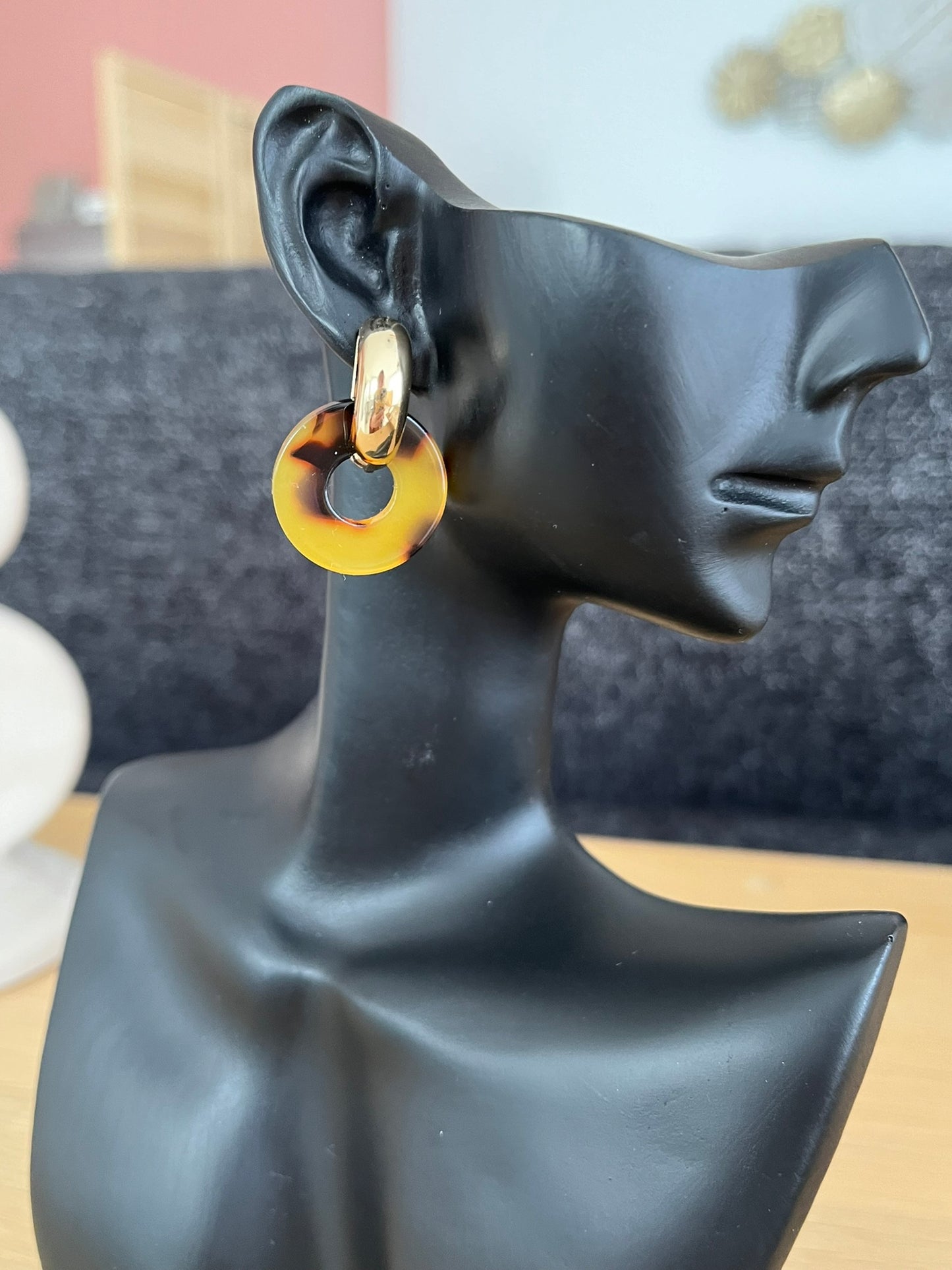 Boucles d'oreilles créoles GISELE - doré et donut acrylique