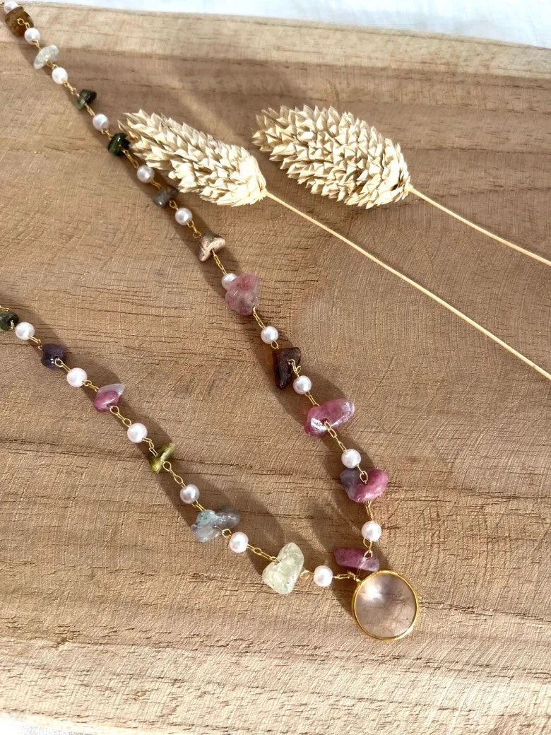 Collier ALBAN - chaîne perlée et pendentif en quartz rose