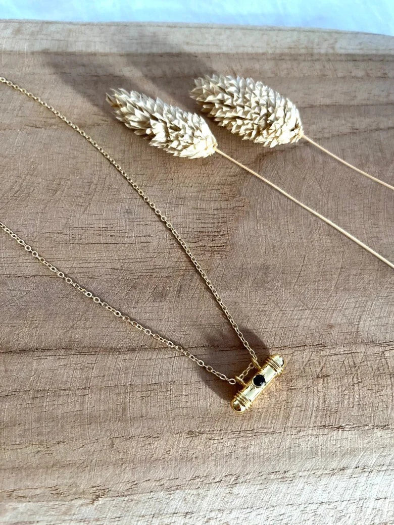 Collier JOE - doré, pendentif cylindre pierre bleu nuit