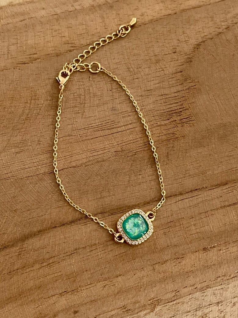 Bracelet EDOUARD - doré , carré en strass et résine nacrée.