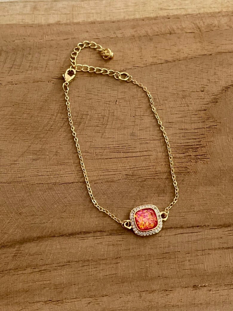 Bracelet EDOUARD - doré , carré en strass et résine nacrée.