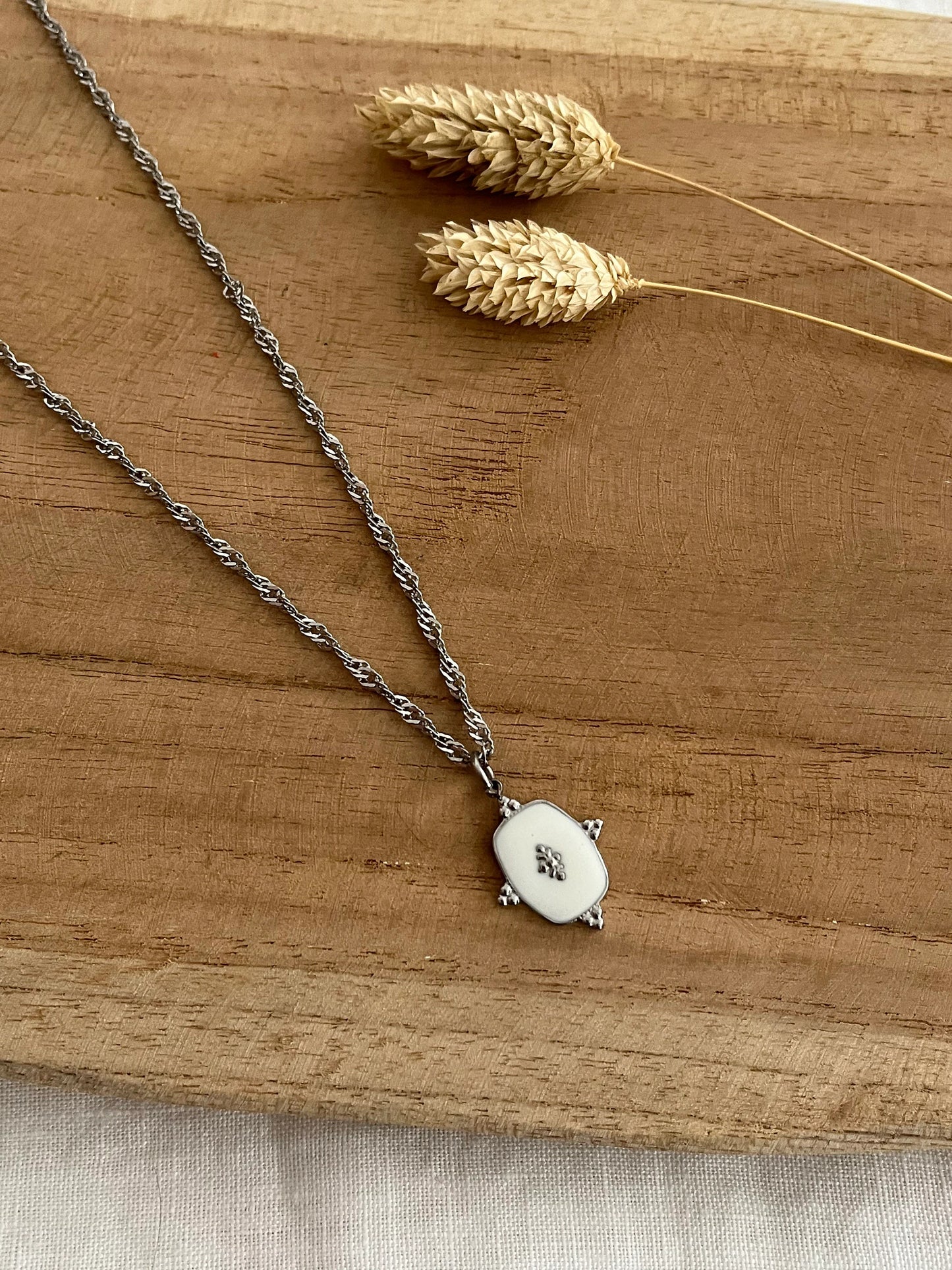 Collier ELIE - acier inoxydable, pendentif émaillé blanc