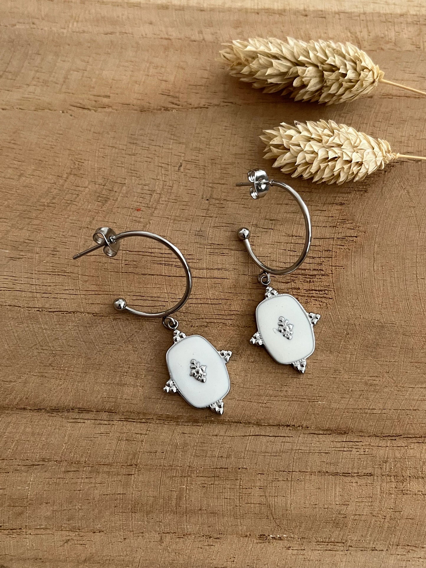 Boucles d’oreilles créoles ELIE - acier inoxydable et émail blanc