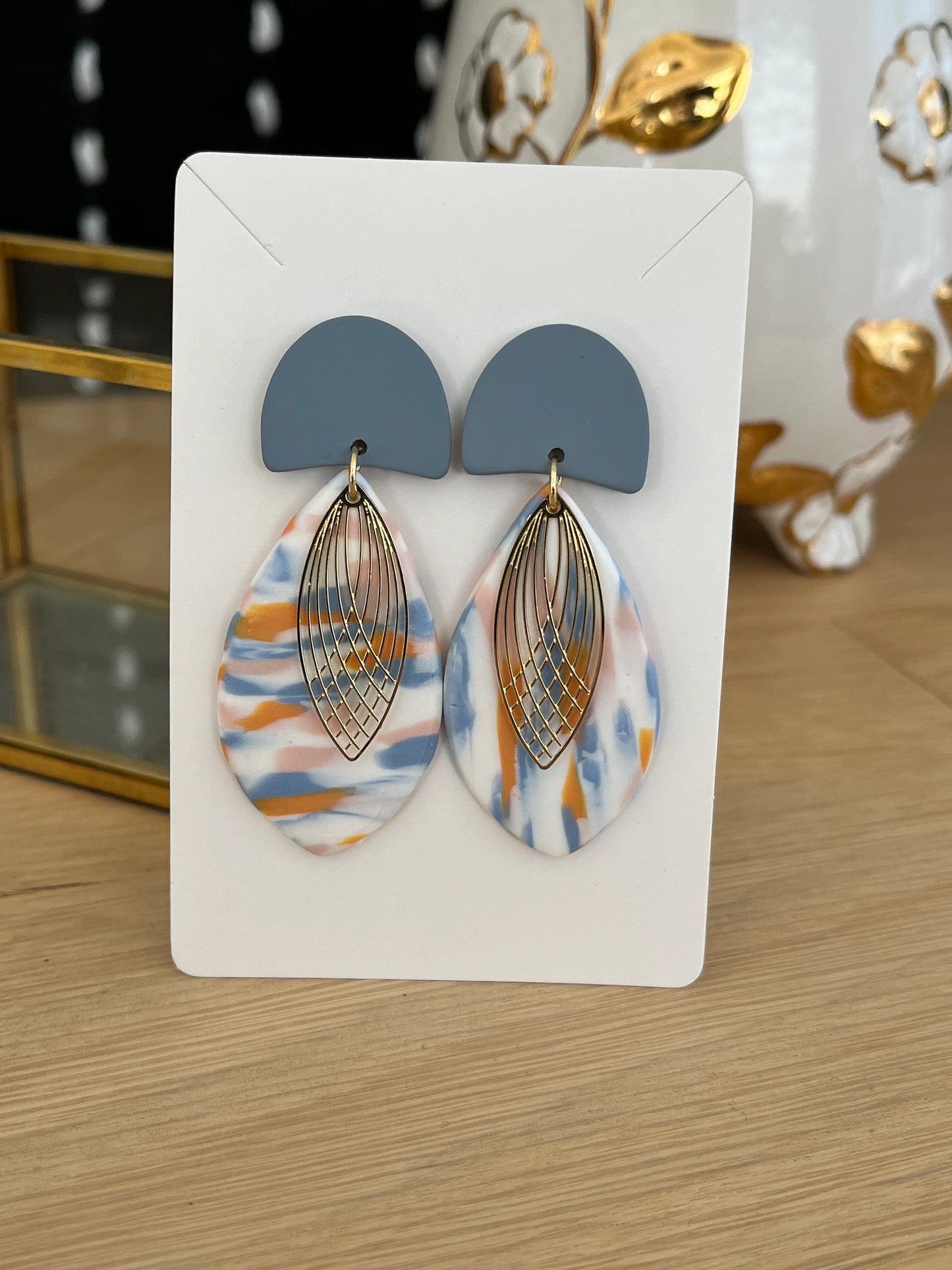 Boucles d’oreilles SANDY - argile polymère bleu - estampe filigranée doré