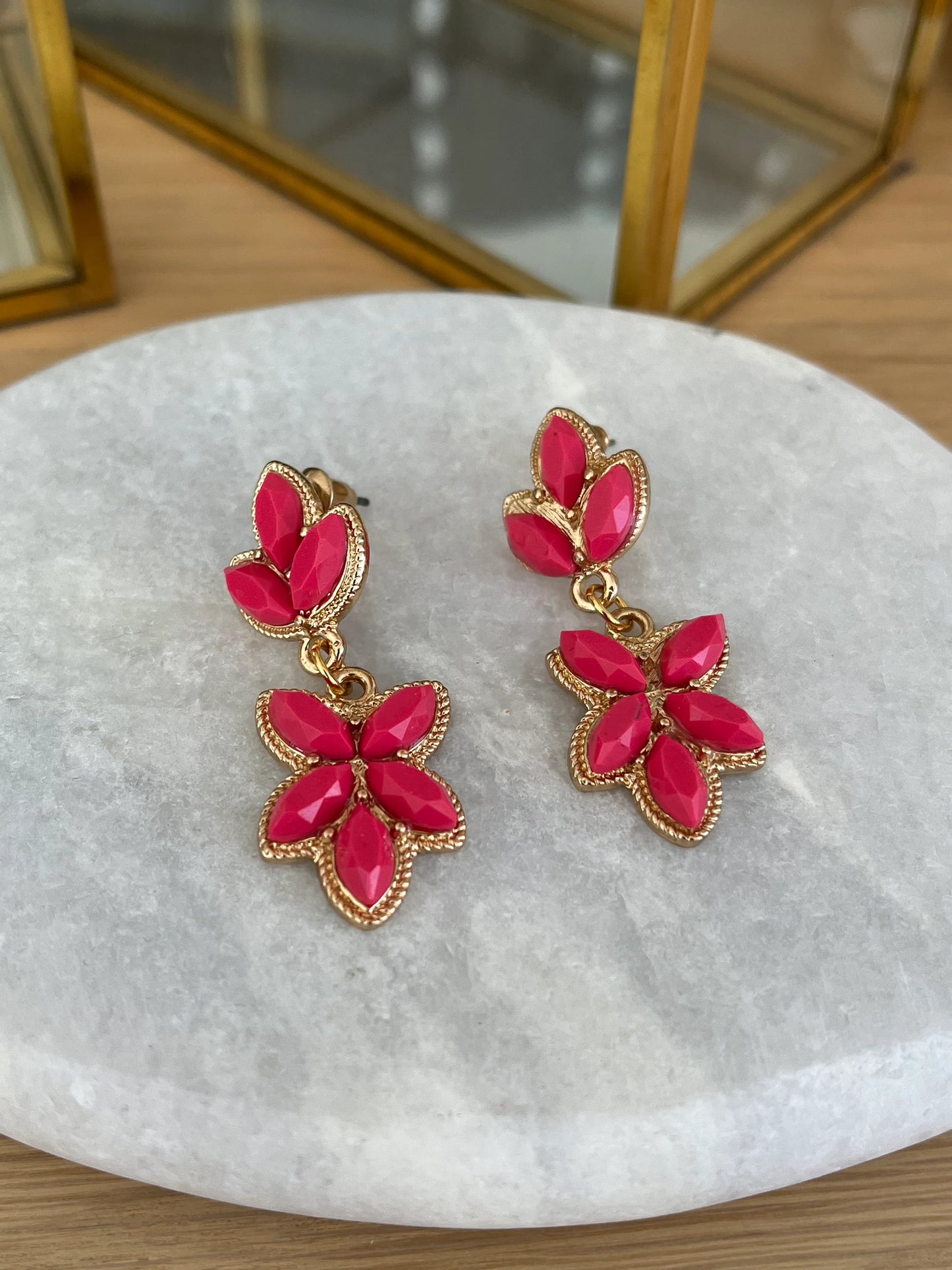 Boucles d’oreilles ELINA - feuille rose fuchsia et doré