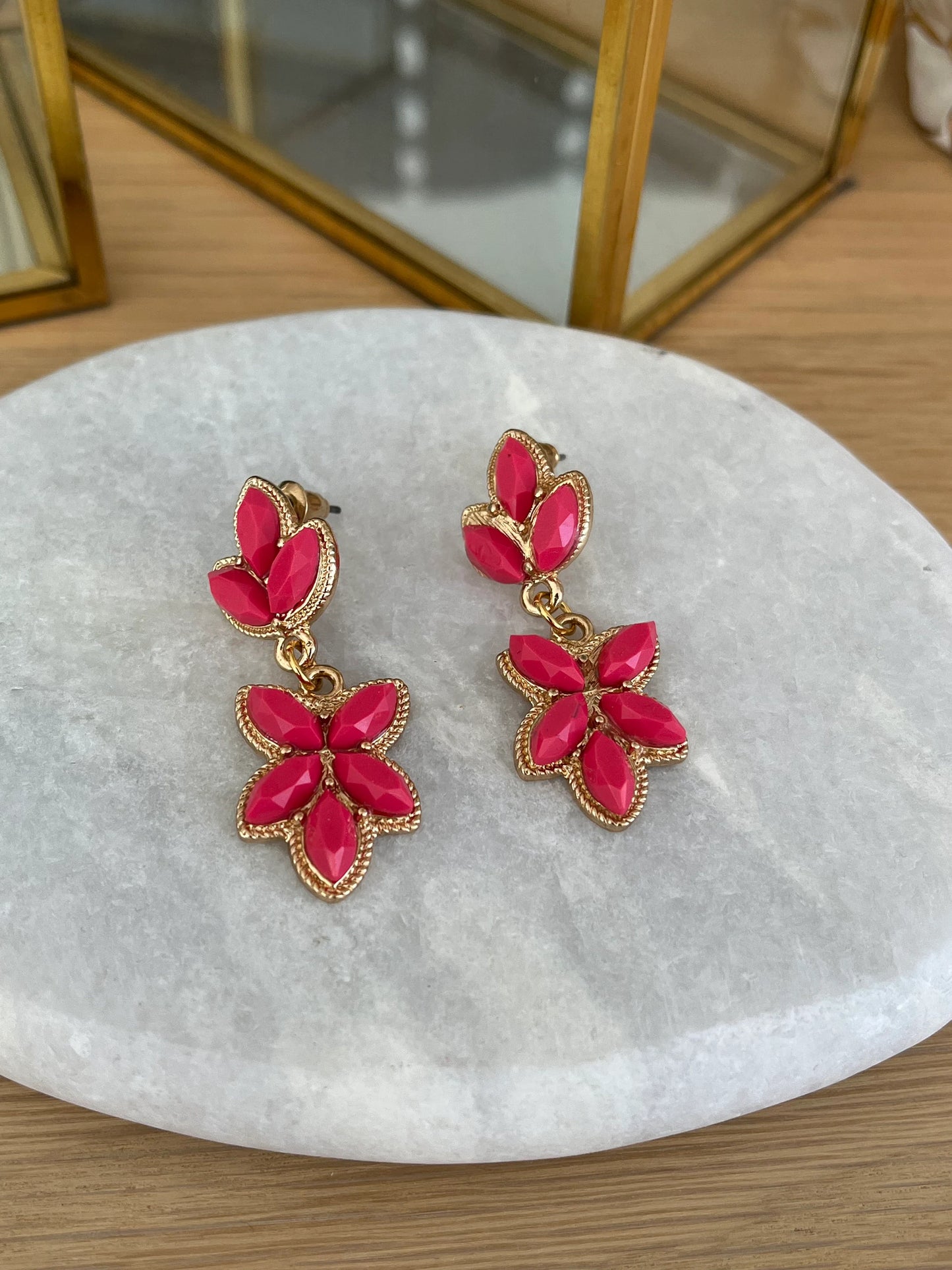Boucles d’oreilles ELINA - feuille rose fuchsia et doré