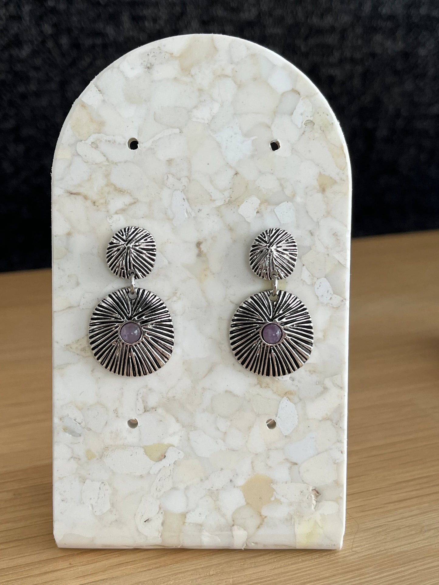 Boucles d’oreilles VIOLA - style ethnique argenté avec améthyste