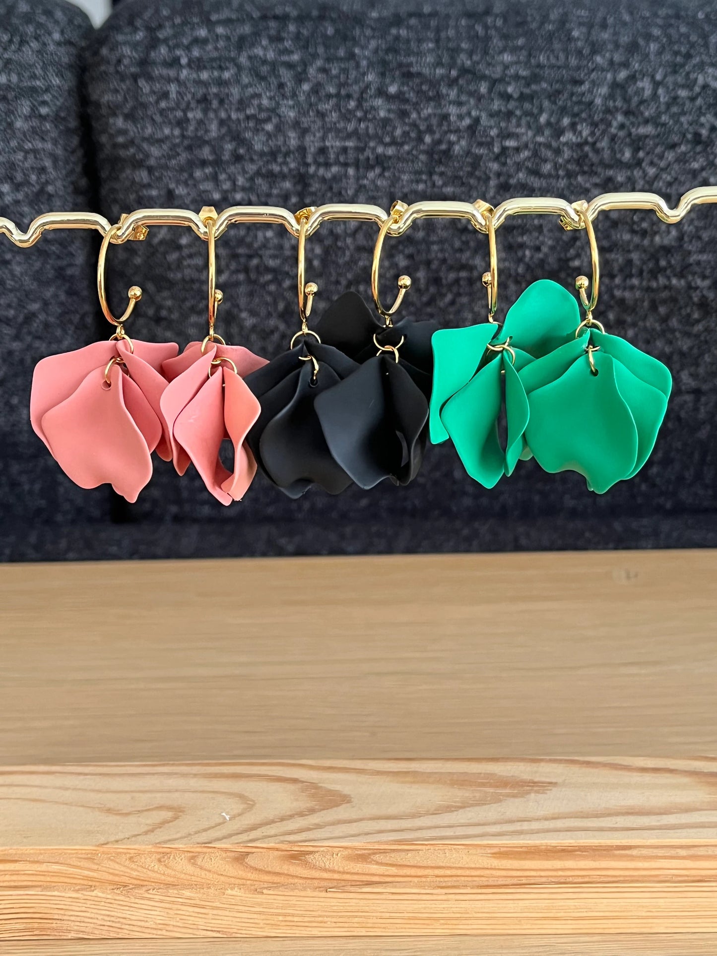 Créoles DOLLY - pétales de fleur en acier inoxydable doré et acrylique