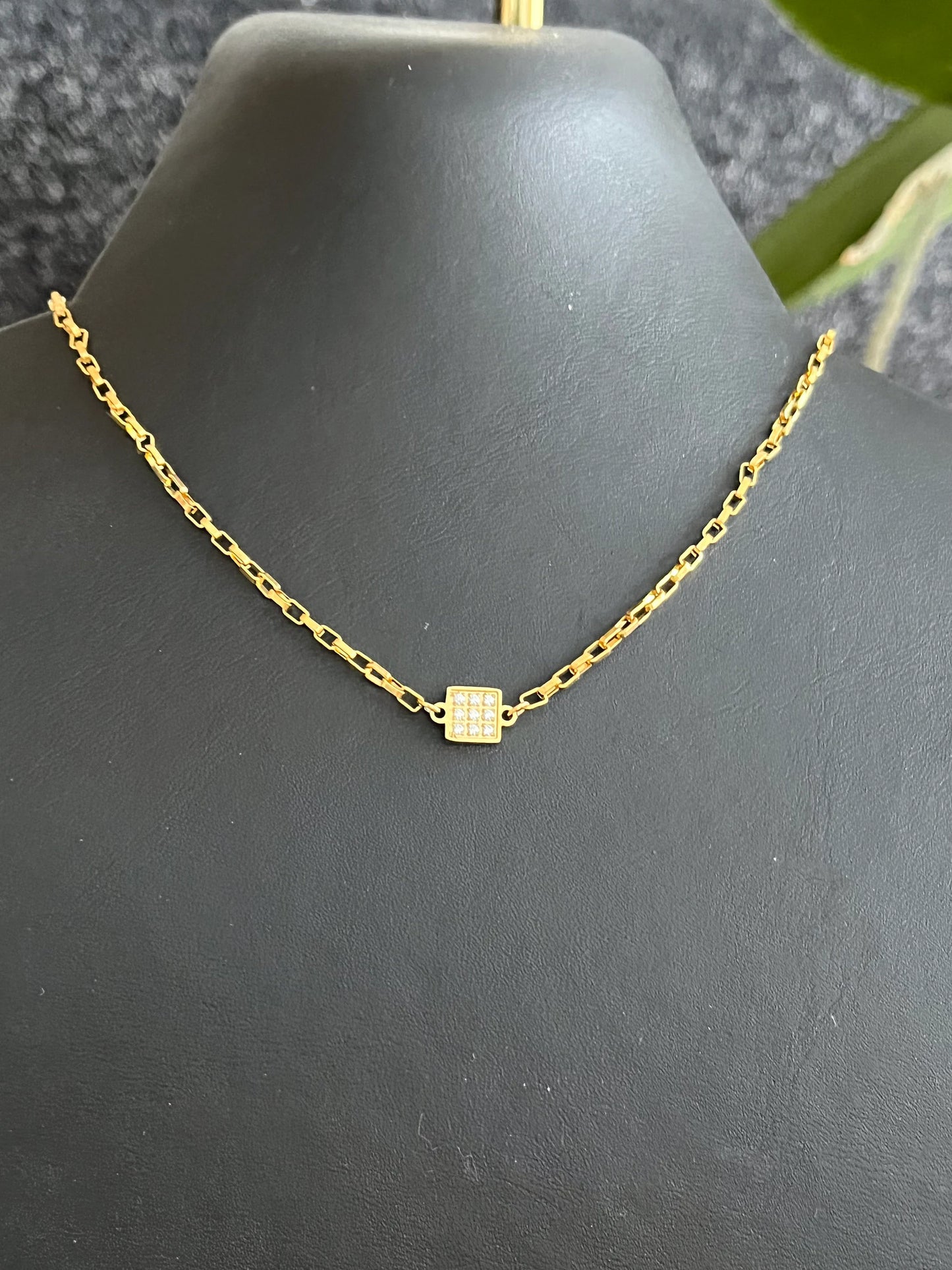 Collier court LIAM - en acier inoxydable doré et zircon cristal