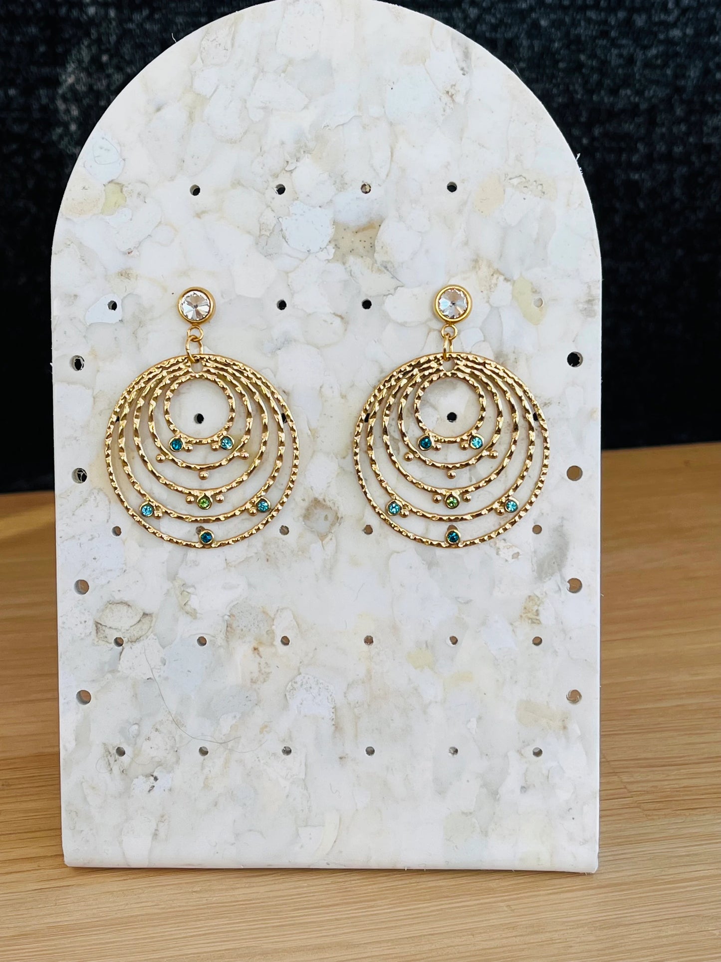 Boucles d’oreilles CELINE - acier inoxydable doré, strass bleu et vert