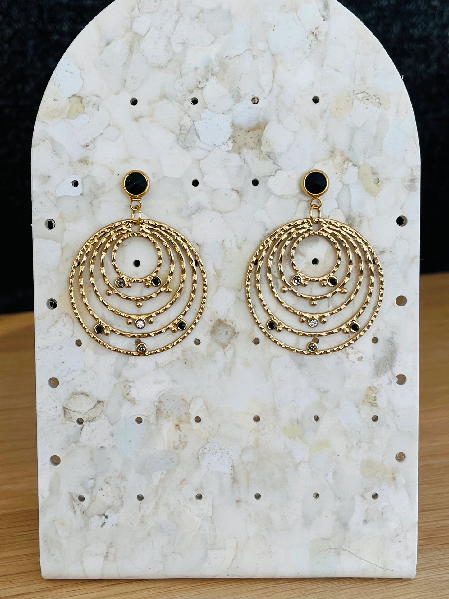 Boucles d’oreilles CELINE - acier inoxydable doré, strass noir et cristal