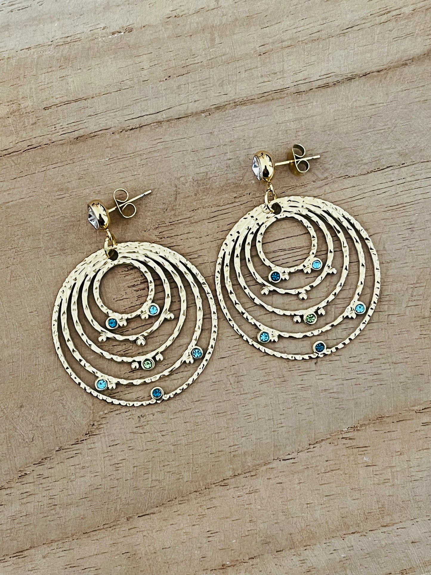 Boucles d’oreilles CELINE - acier inoxydable doré, strass bleu et vert