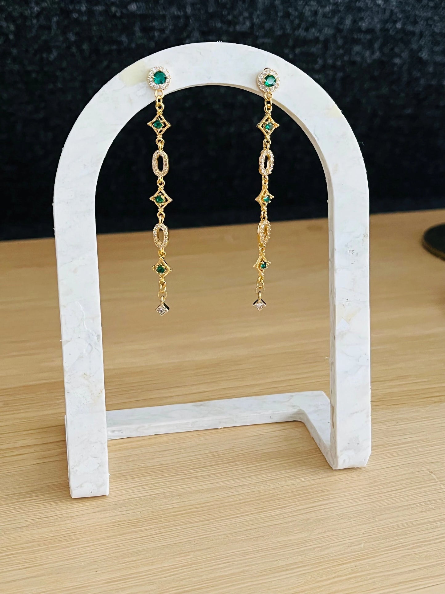 Boucles d’oreilles GILDA - doré à l’or fin 18k, zircons vert et cristal