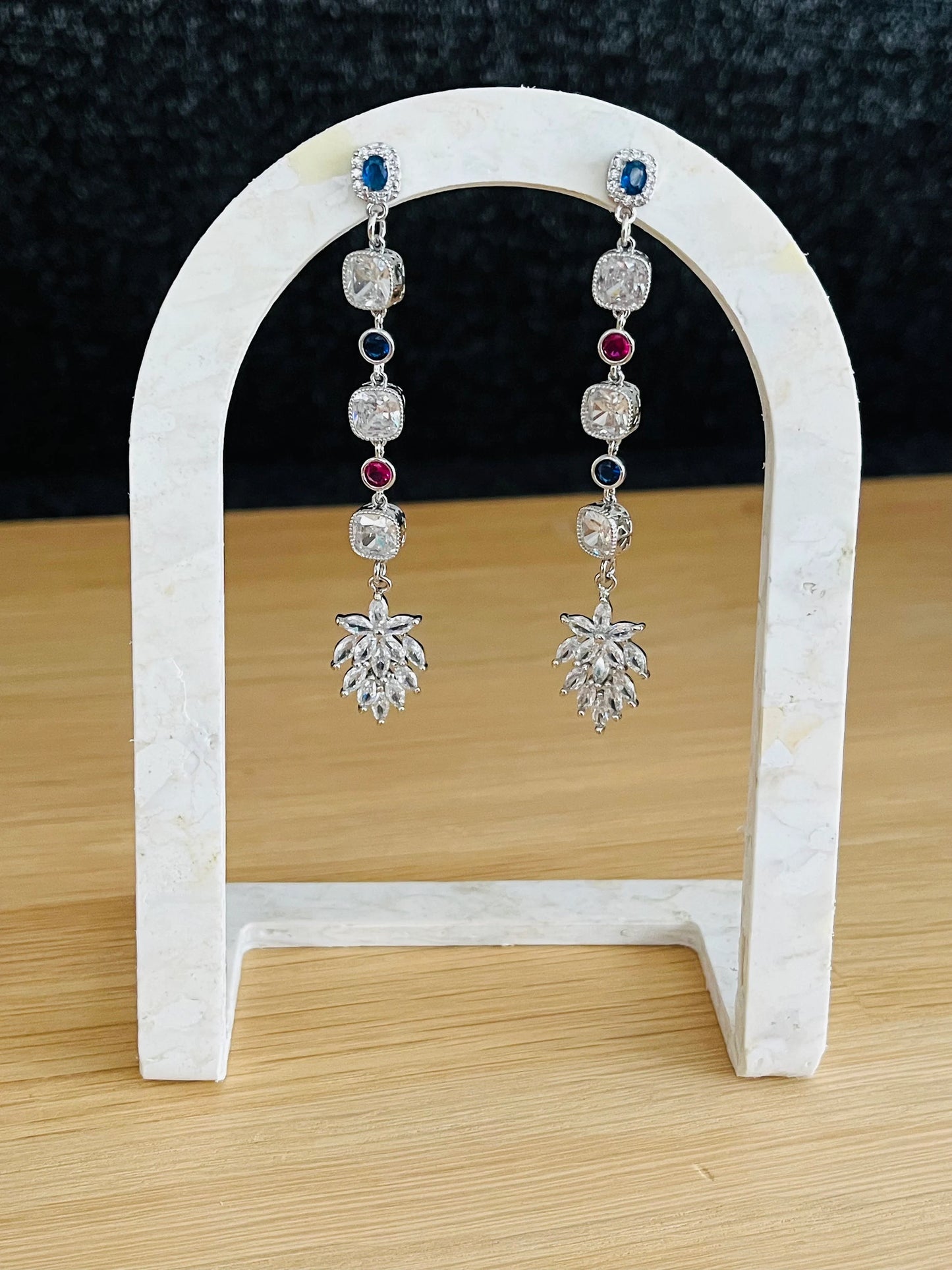 Boucles d’oreilles MIILLIE - Feuille argenté, cristal, bleu, rose fuchsia