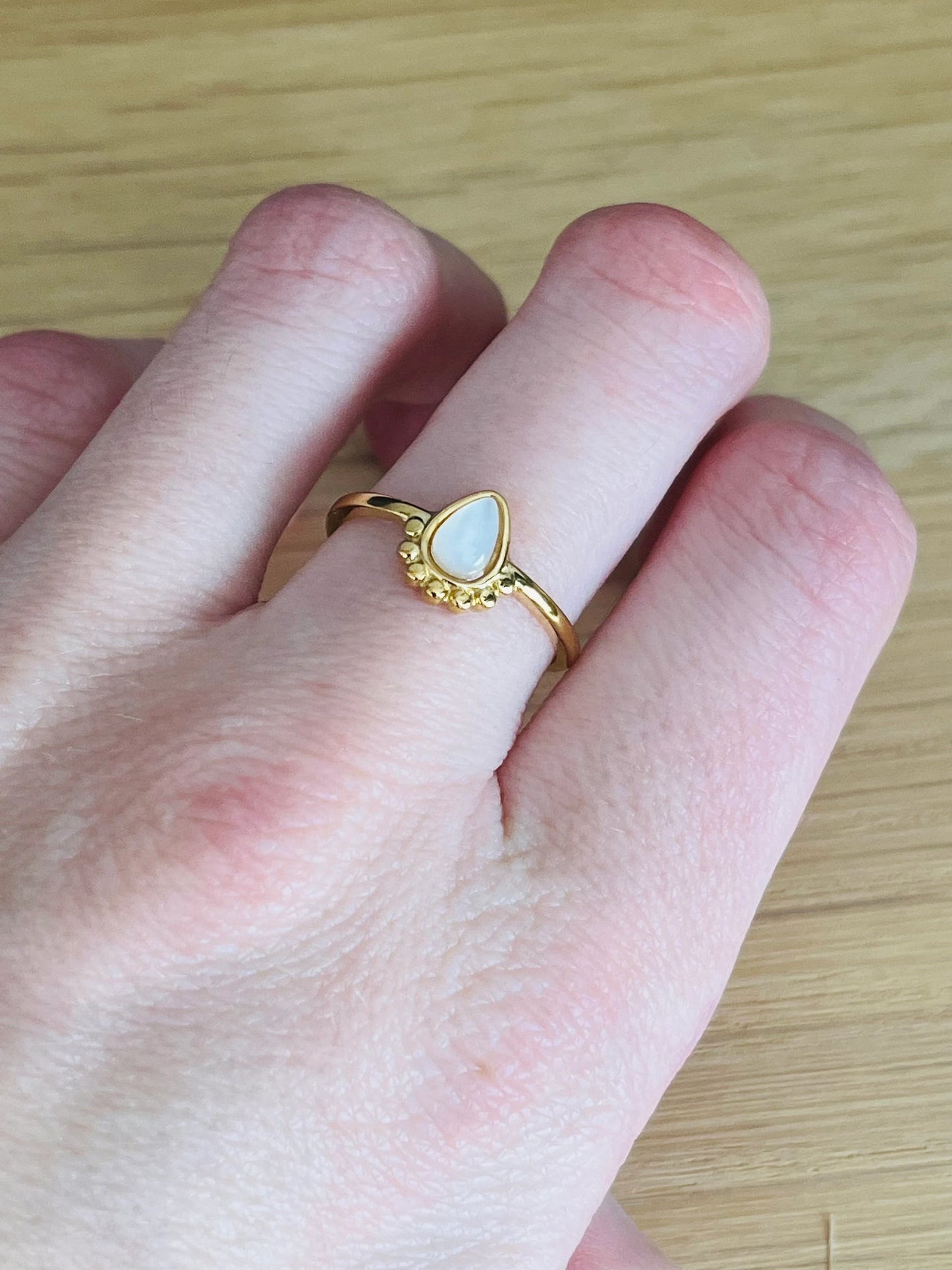 Bague en acier inoxydable doré et pierre naturelle