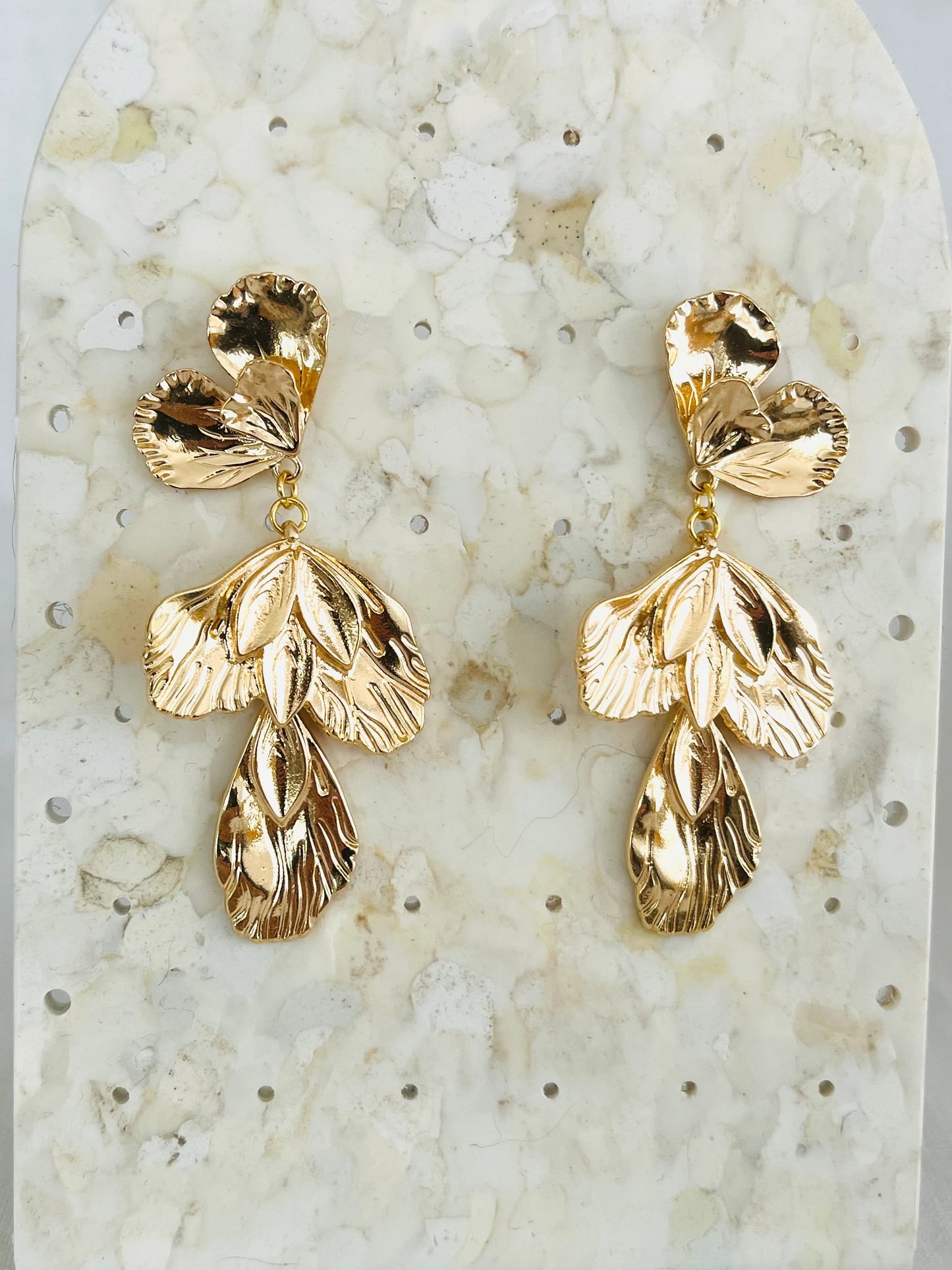 Boucles d’oreilles NORA - feuille pendante doré