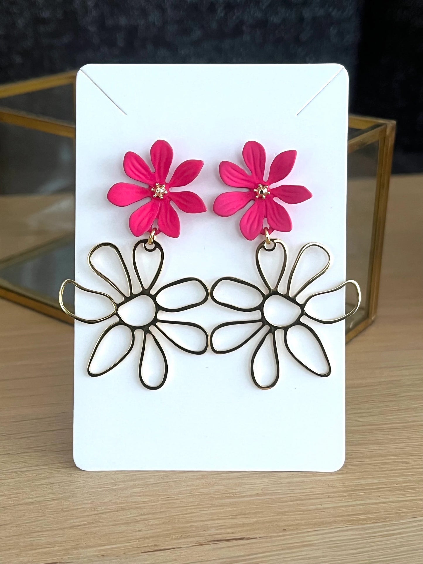 Boucles d’oreilles SARAH - Fleur en acier inoxydable doré et rose fuchsia