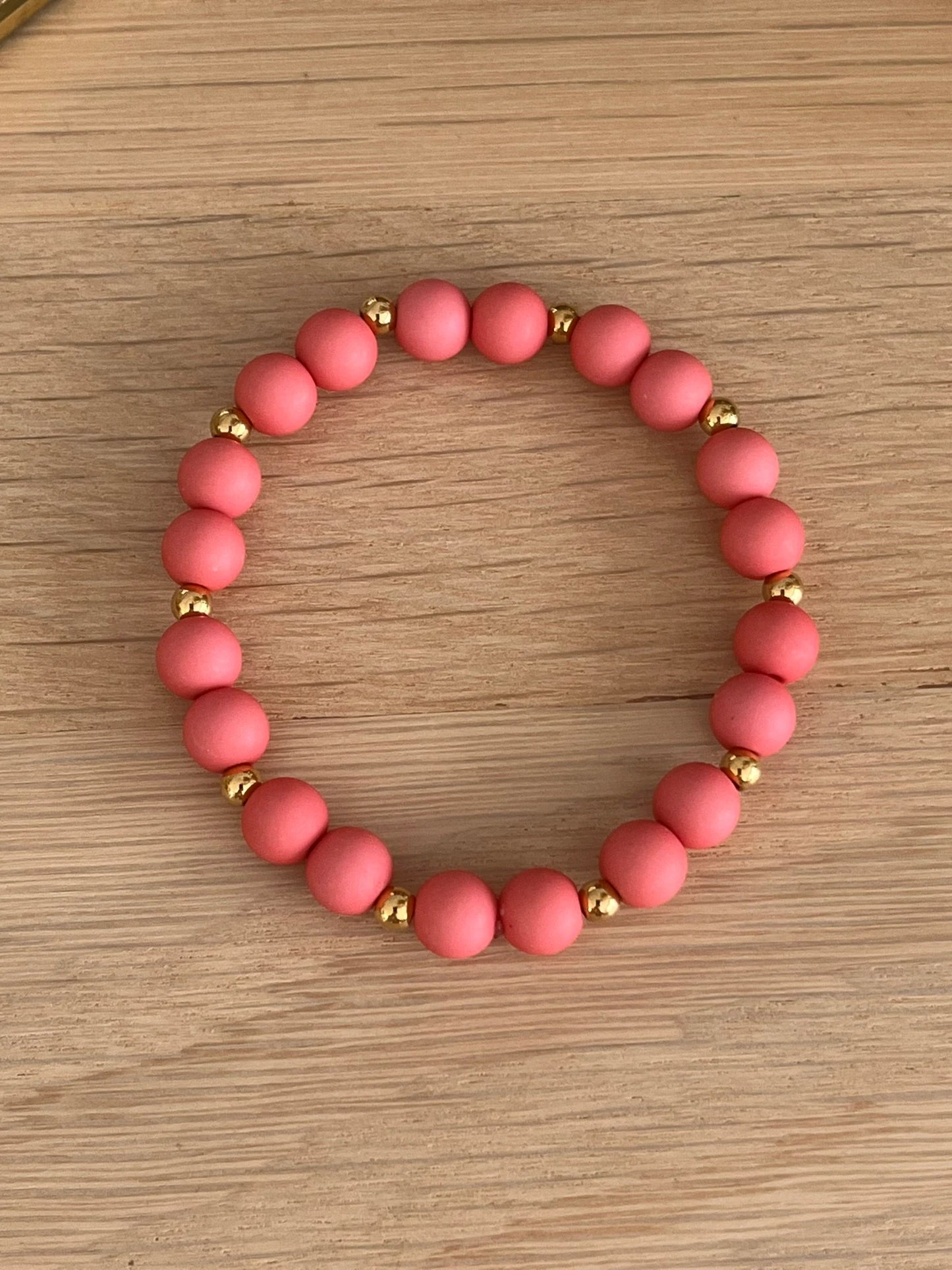 Bracelet élastique - perles acrylique et acier doré