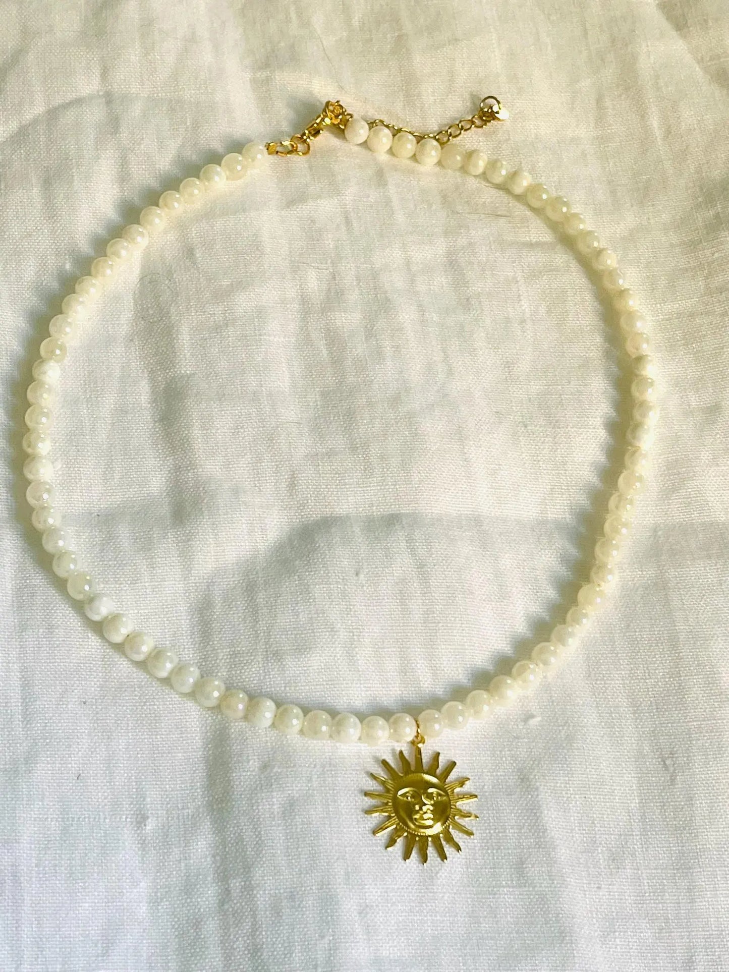 Collier SOLEIL - perles de coquillage Blanc
