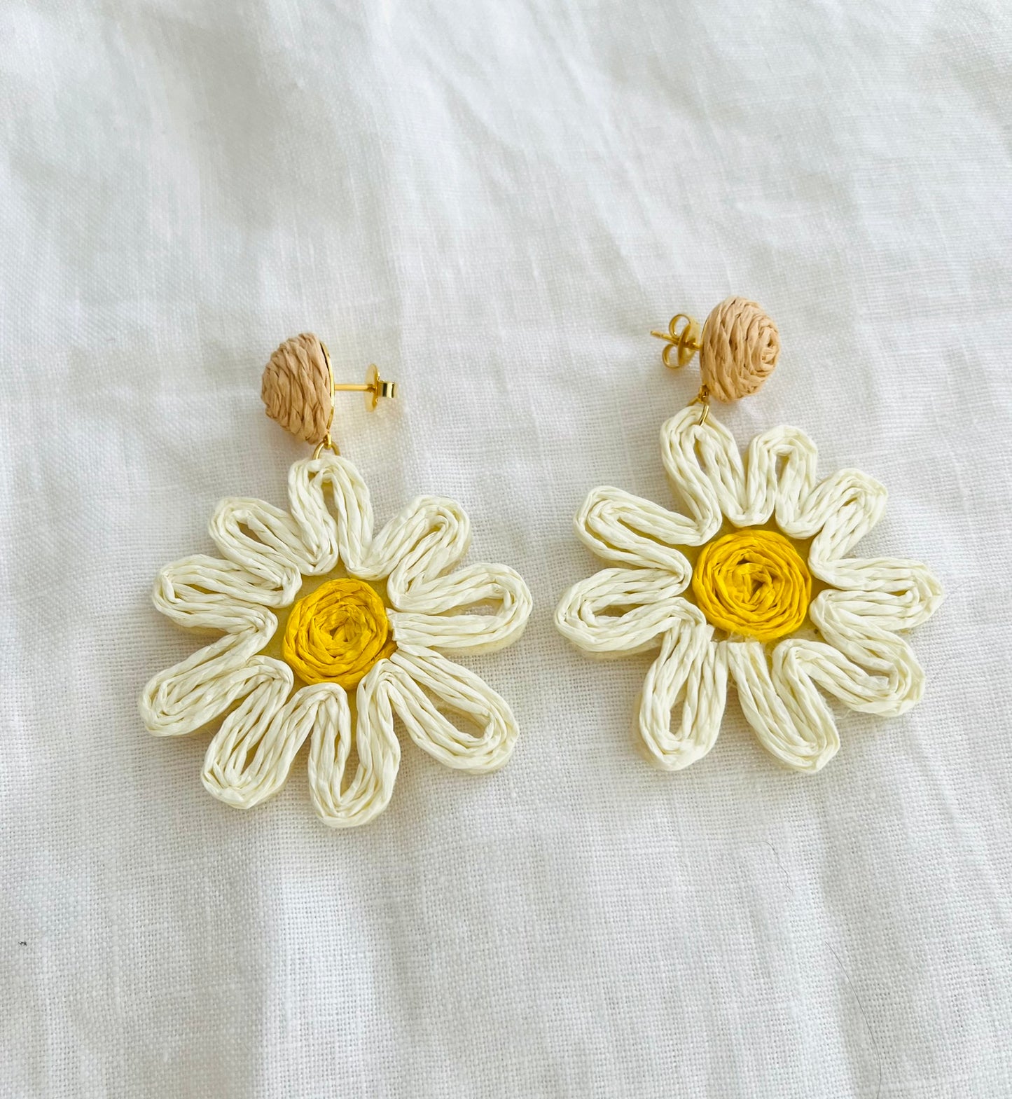 Boucles d'oreilles LILOU - Marguerite en raphia