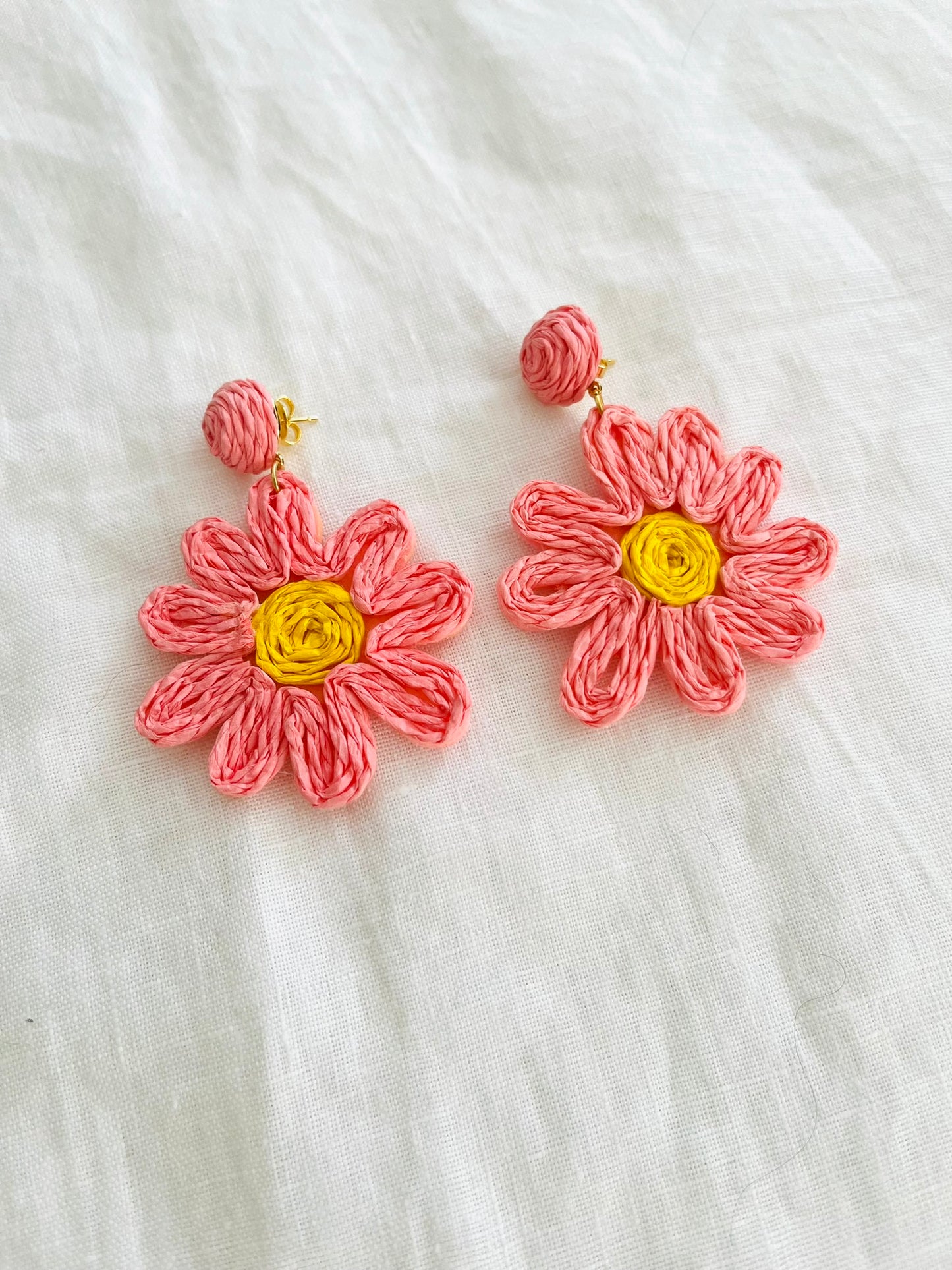 Boucles d'oreilles LILOU - Marguerite en raphia
